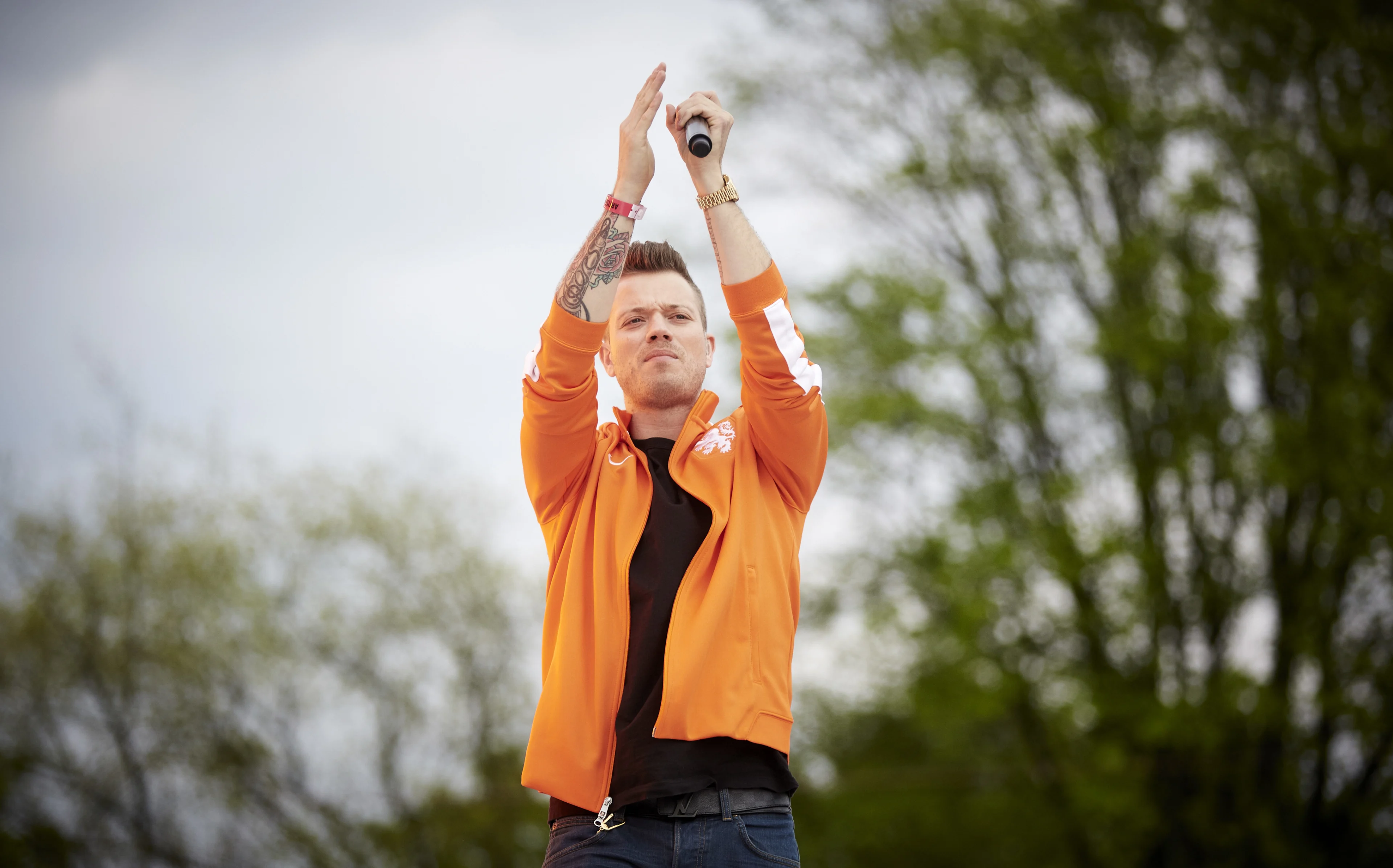 Fans woest op rapper Gers Pardoel om coronatweet