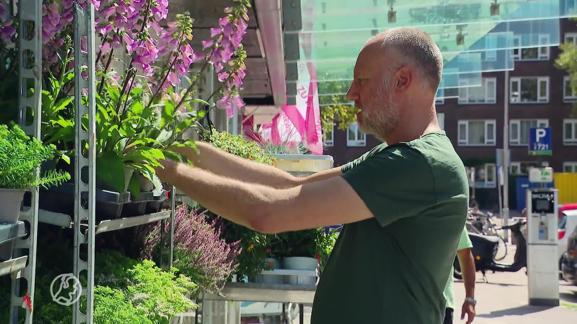 Mike geeft al 20 jaar 'zomaar' bosjes bloemen weg
