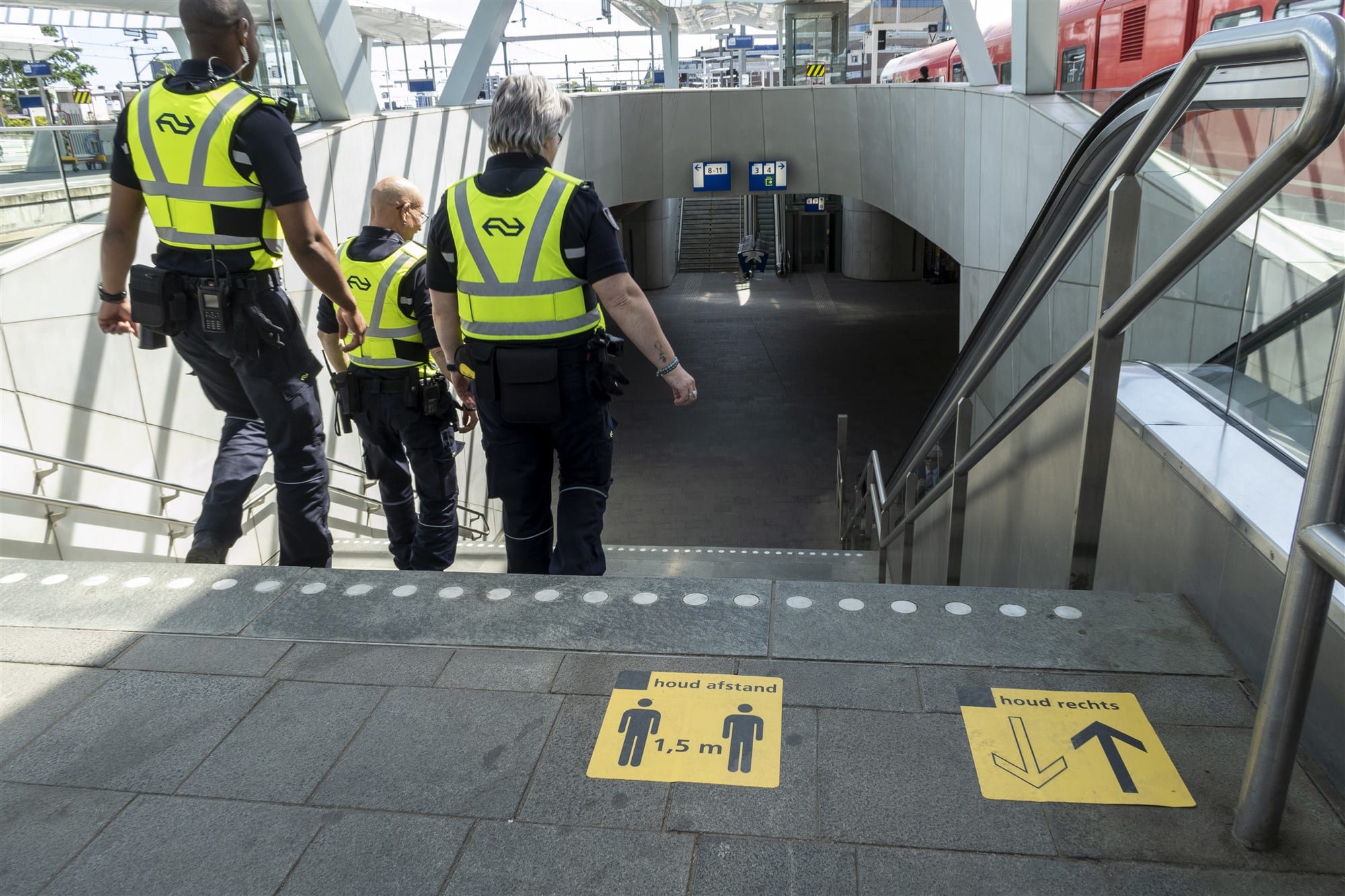 NS en Arnhem pakken overlast Arnhem Centraal aan, 'loopt spuigaten uit'