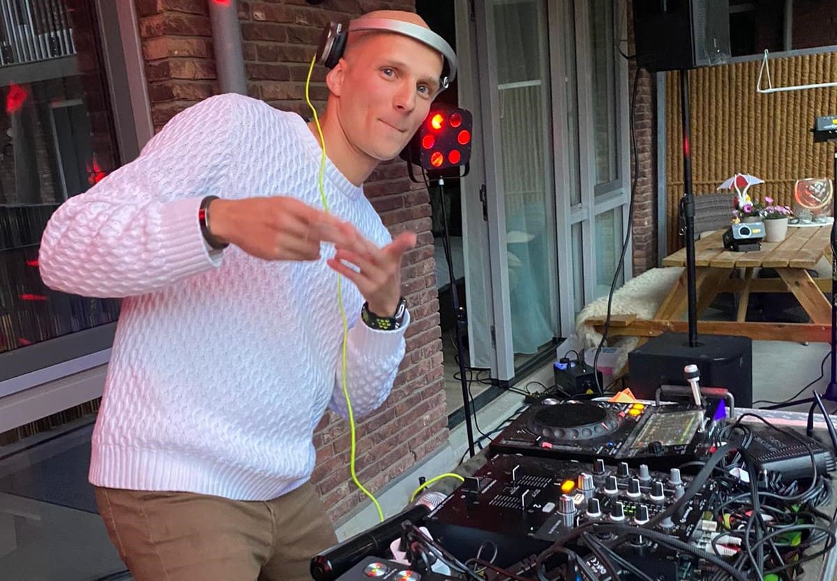 Wc-papier vliegt over de galerij bij balkonparty in Veenendaal