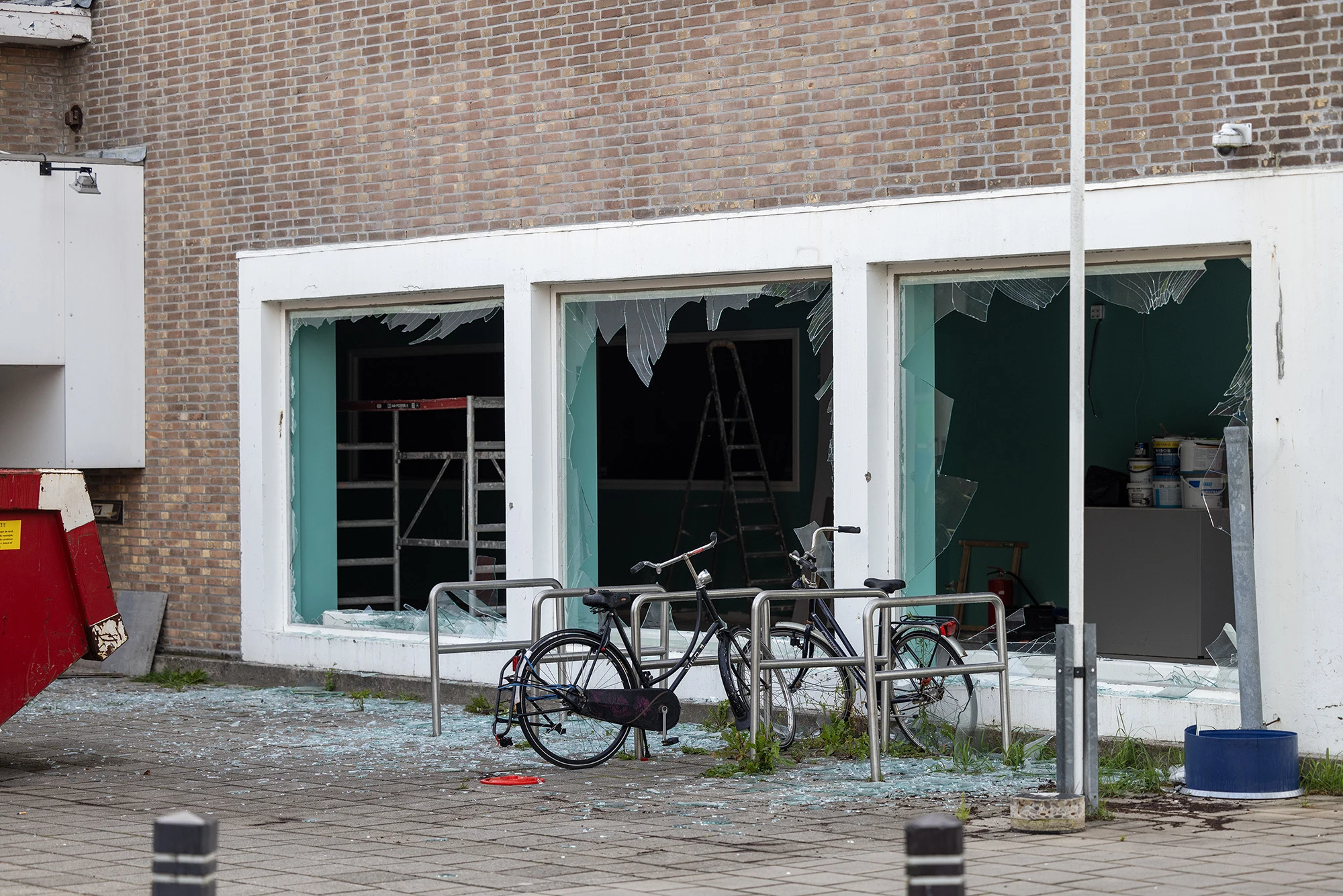 Explosie laat niets heel van ramen en deuren bekende sportschool in Amsterdam