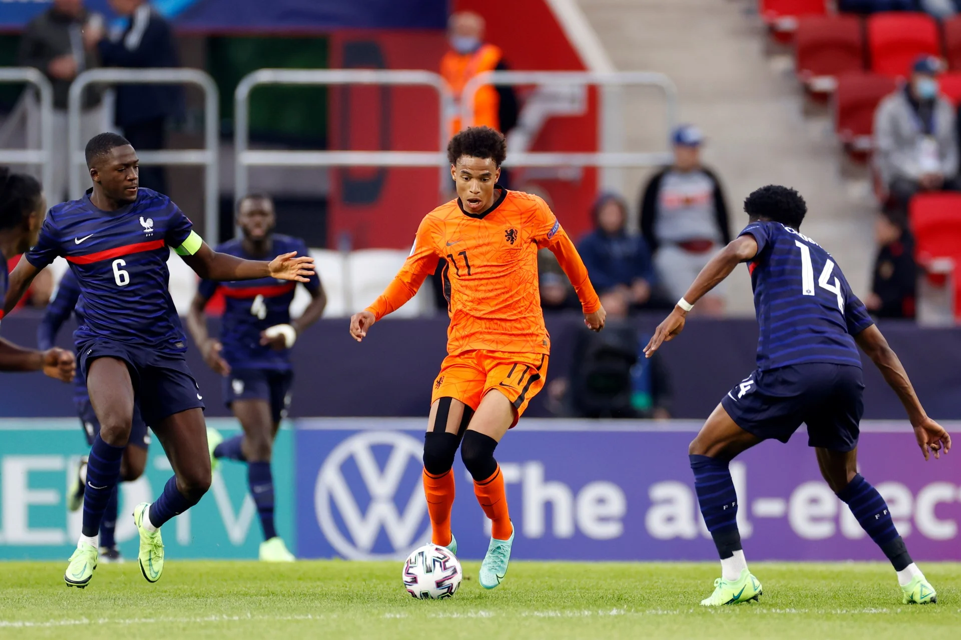 Jong Oranje schakelt topfavoriet Frankrijk uit en bereikt halve finale EK