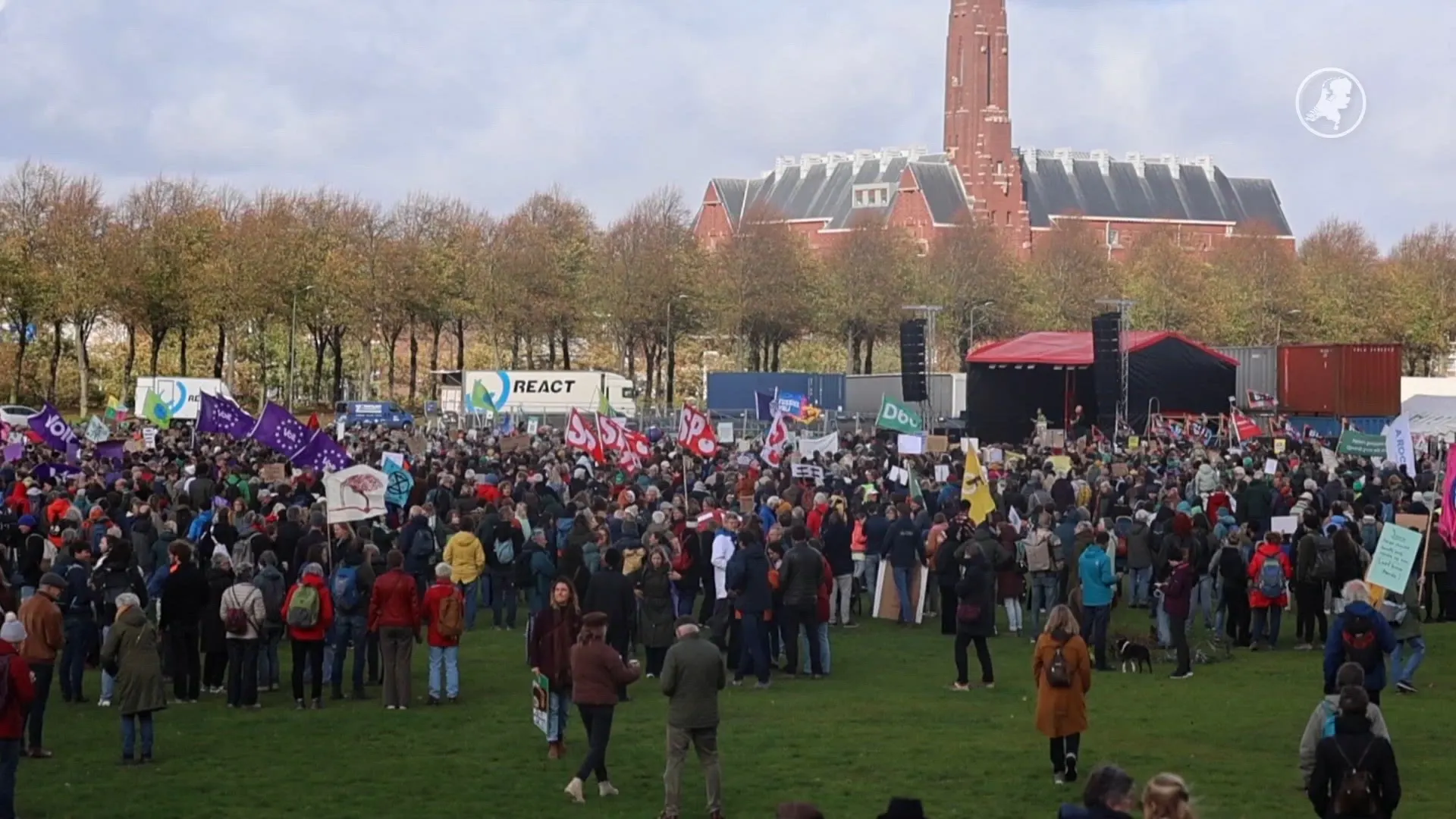 Klimaatmaars door Den Haag, tienduizenden mensen op de been