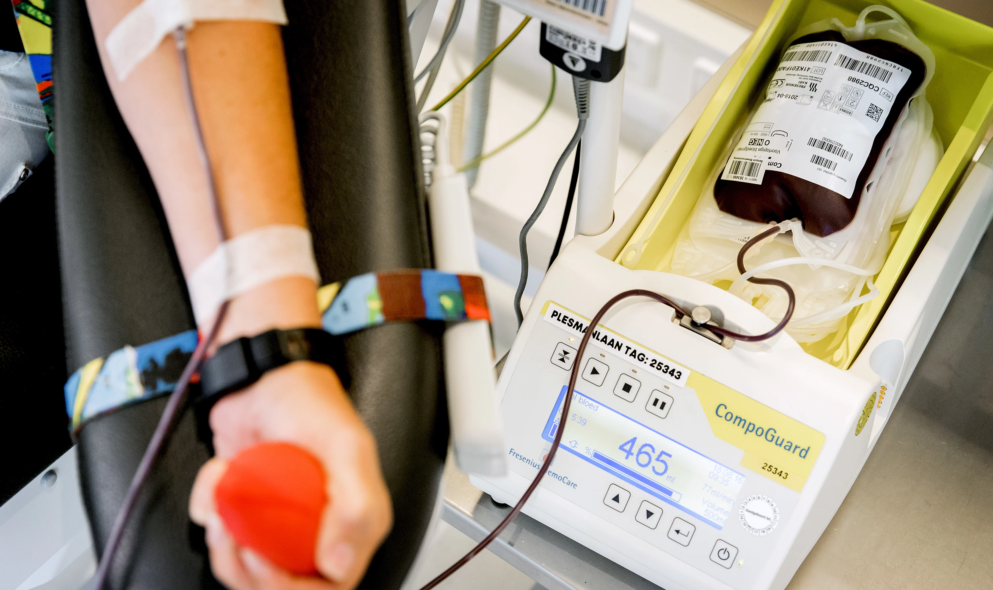 Homoseksuele man in monogame relatie mag binnenkort bloeddonor worden