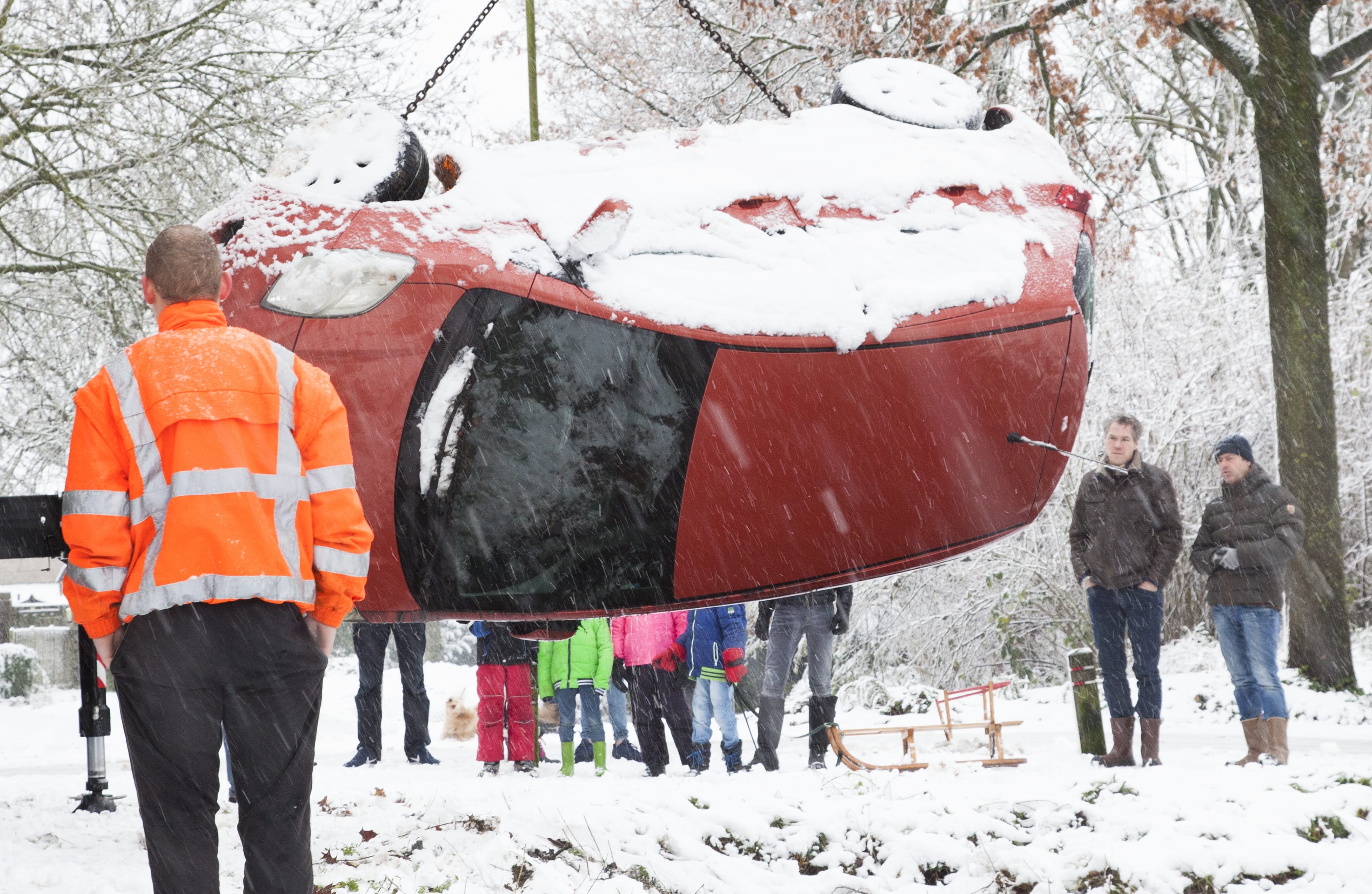 Warme dekens en extra vrachtwagens: bergingsbedrijven maken zich klaar voor druk weekend