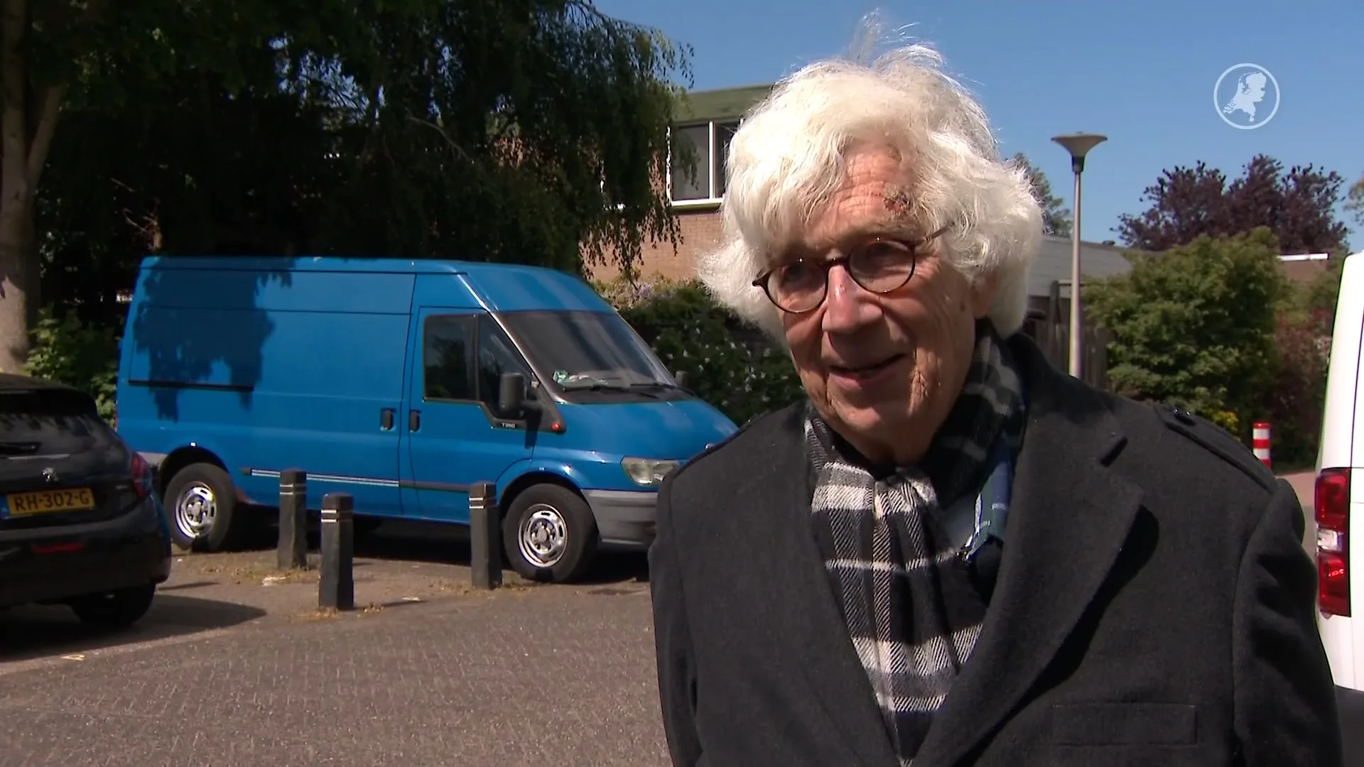 Peter (76) is op zoek naar vier piepjonge helden die zijn leven hebben gered