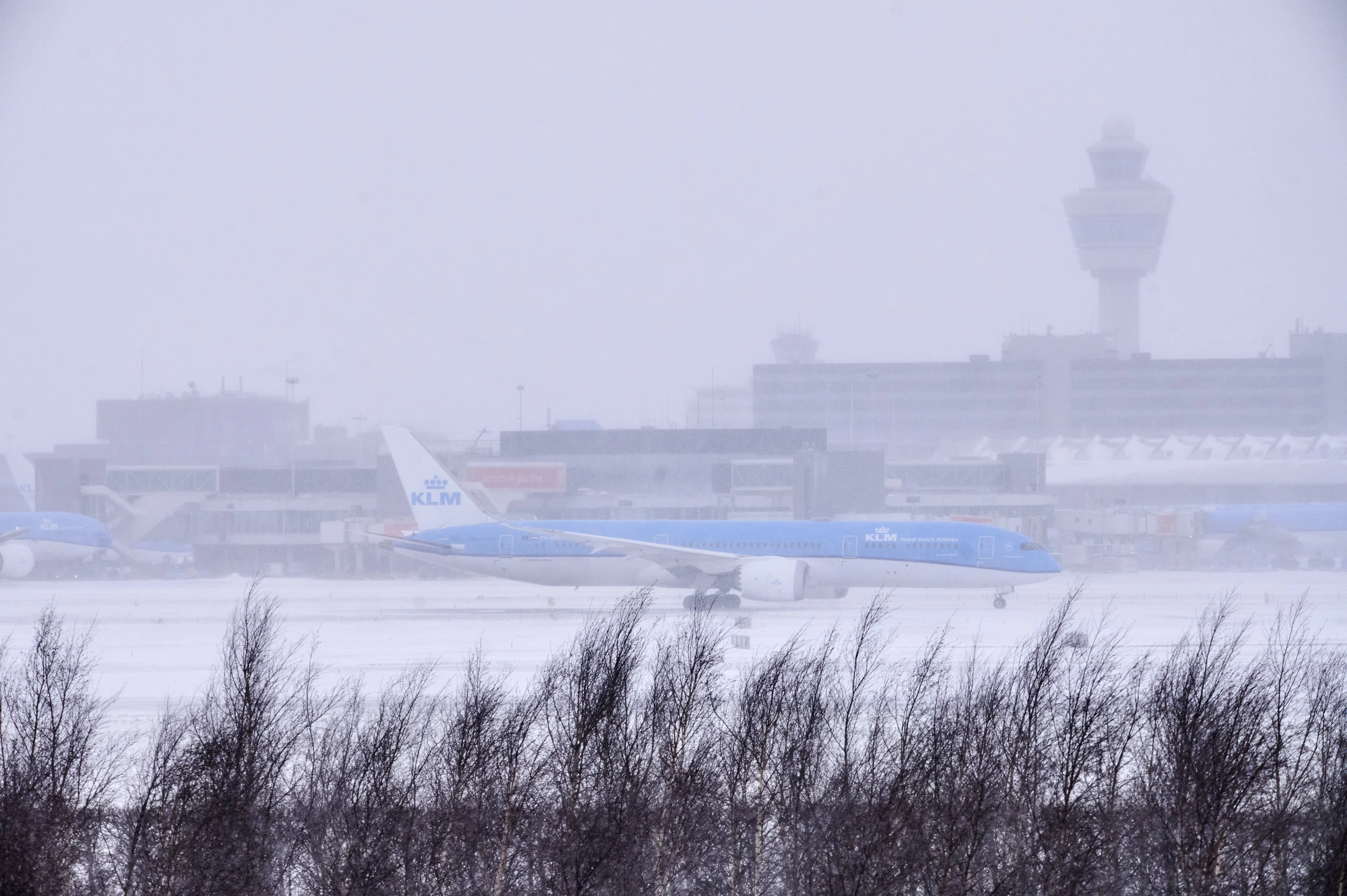KLM waarschuwt voor vertragingen en annuleringen door sneeuw