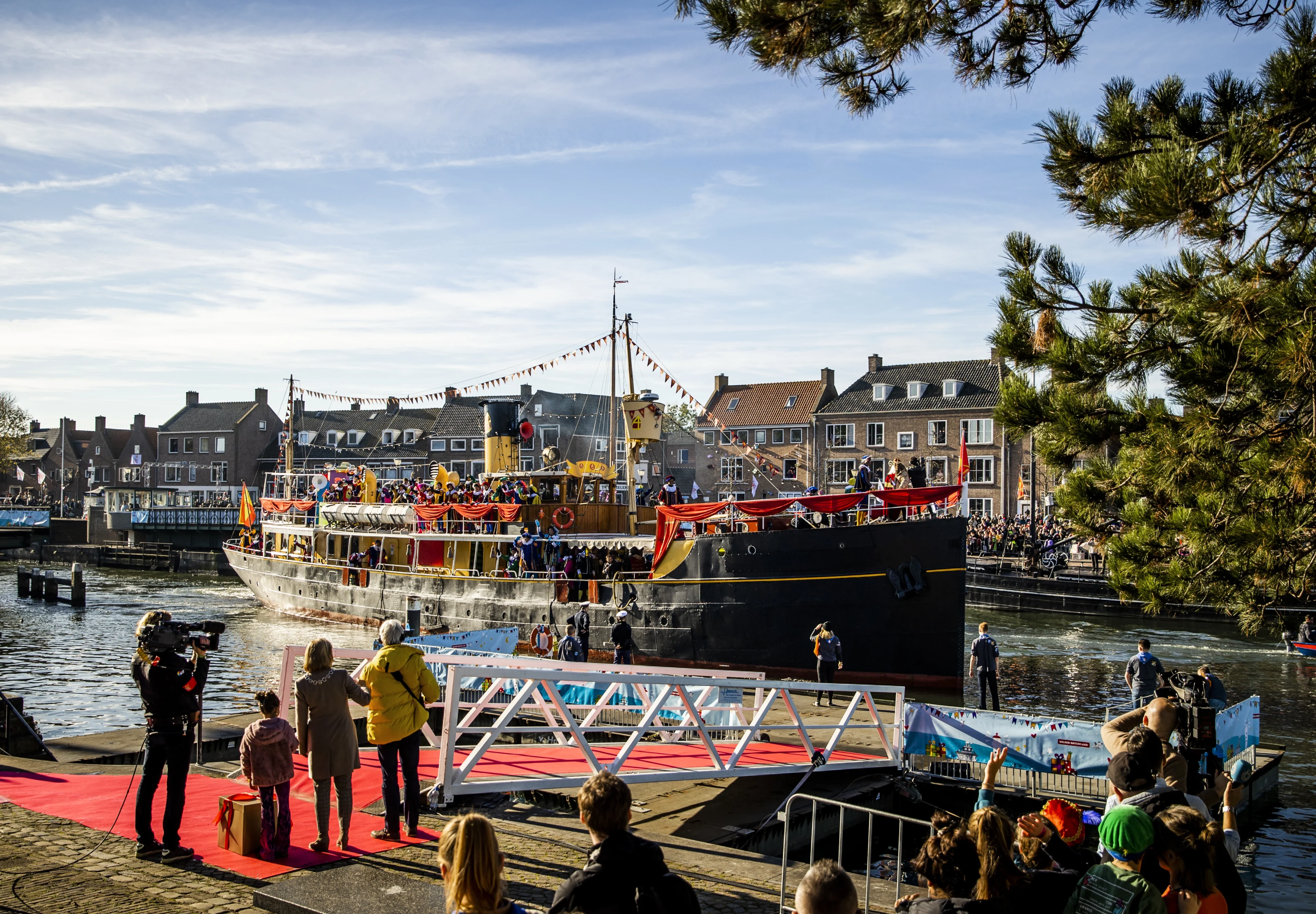 Pakjesboot komt niet meer terug: Sinterklaas vraagt publiek om nieuwe namen
