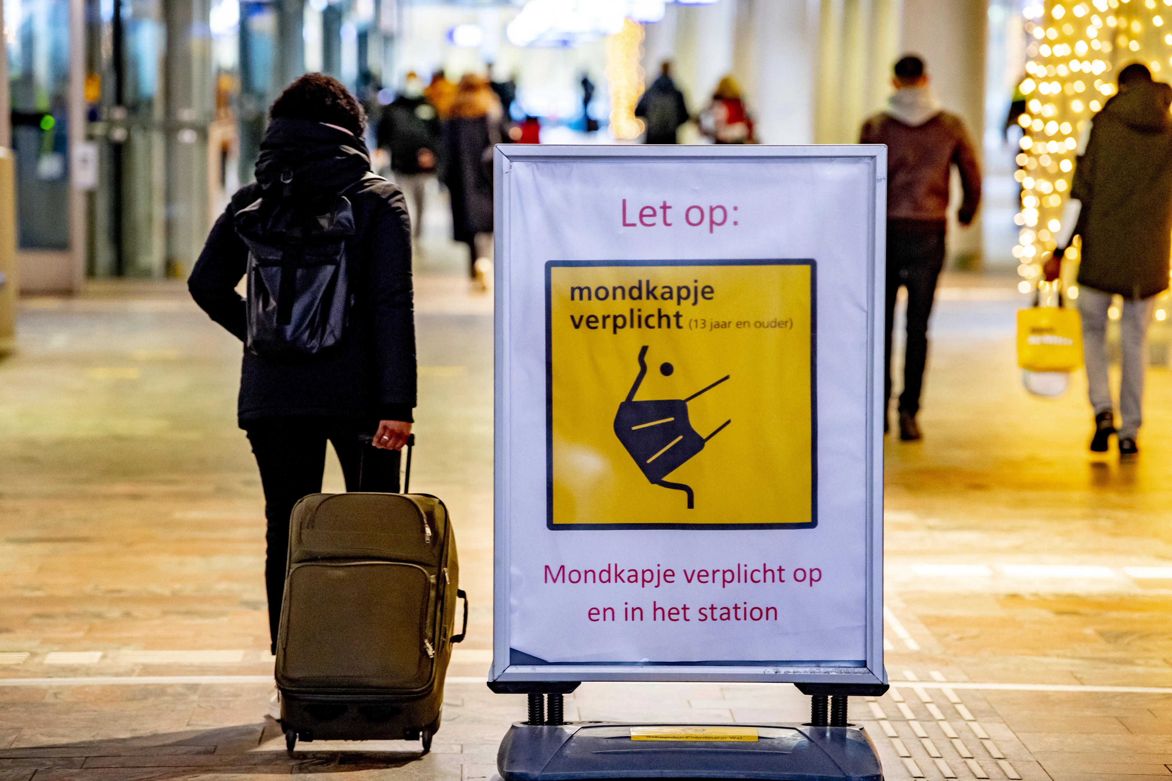 Coronastickers op treinstations worden verwijderd: 'Belangrijk moment voor de reizigers'