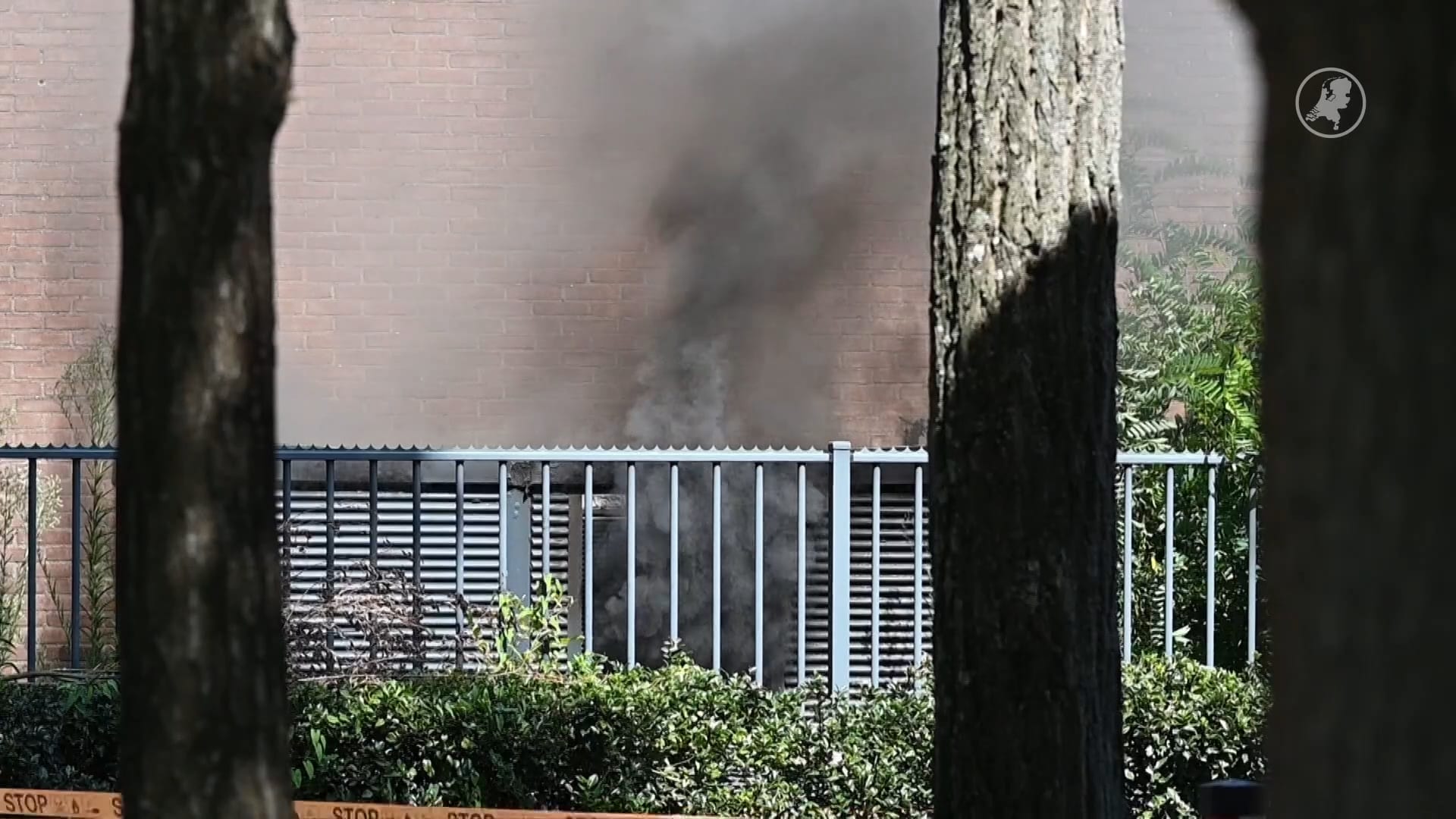 30 appartementen ontruimd door brand in Tilburg: bewoners nog uren zonder stroom