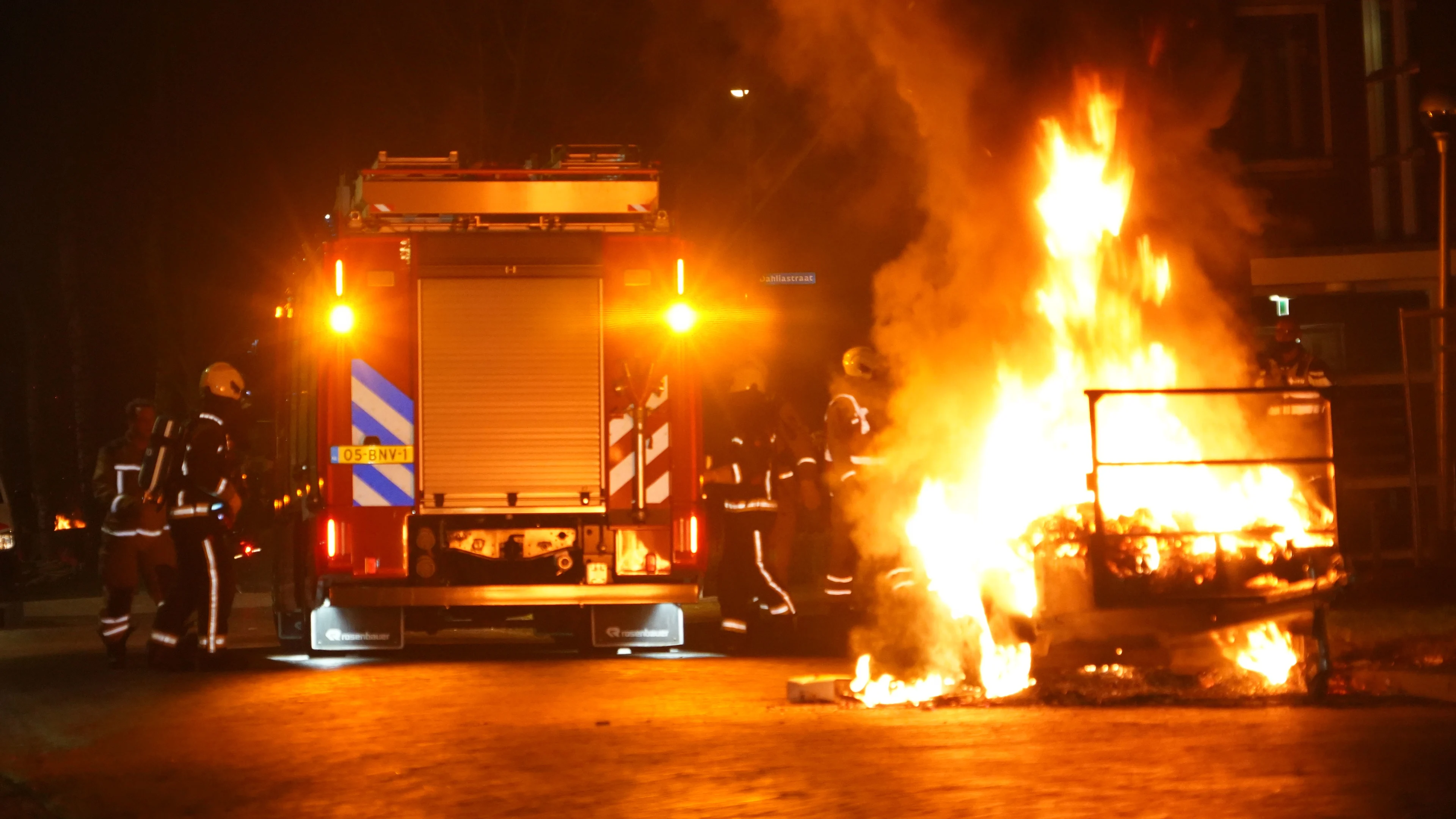 Brandweer tijdens oud en nieuw bijna 4.000 keer gealarmeerd, vooral buitenbrandjes