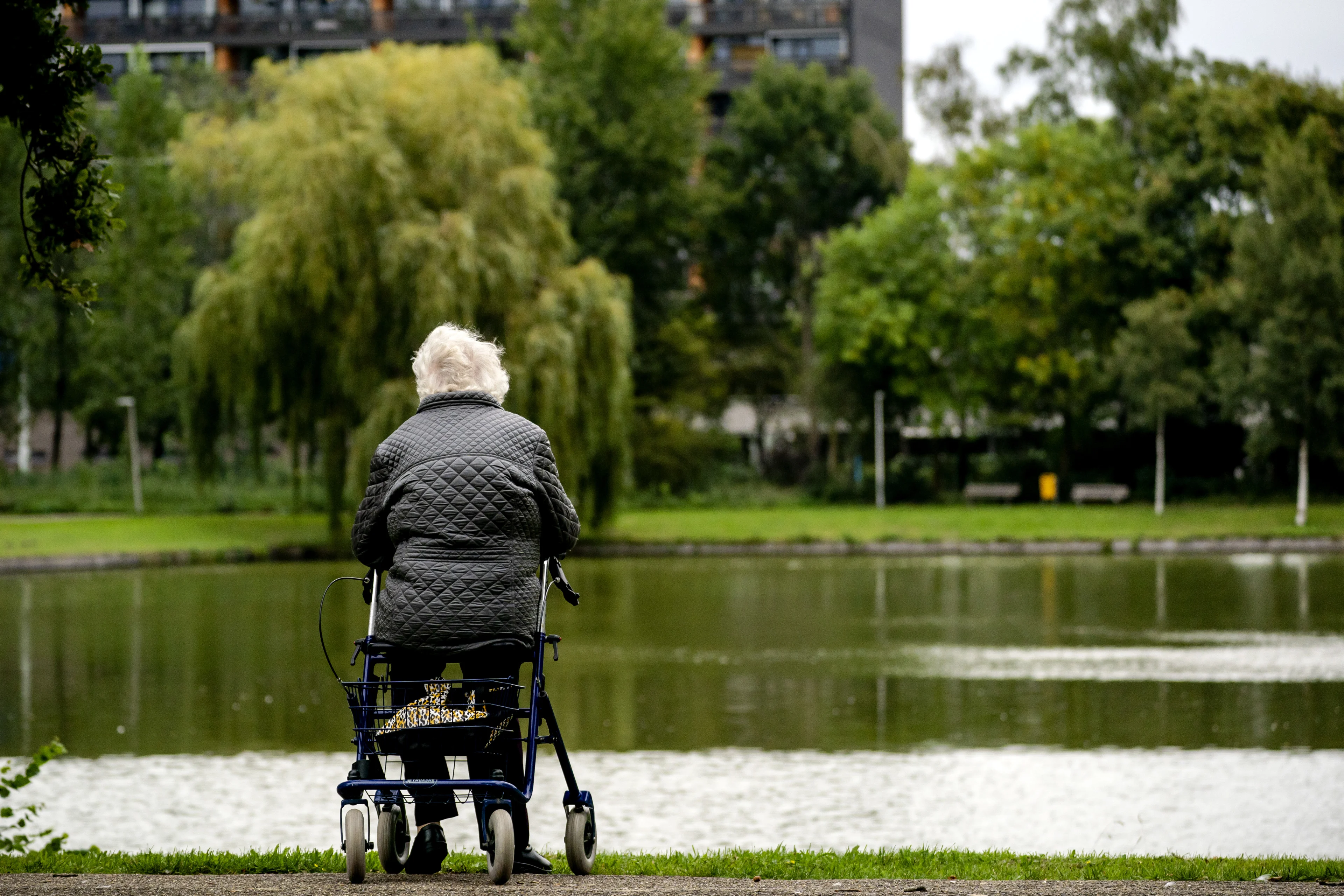 Ouderen zien kosten stijgen: 'We laten ons niet blij maken met een dode mus'