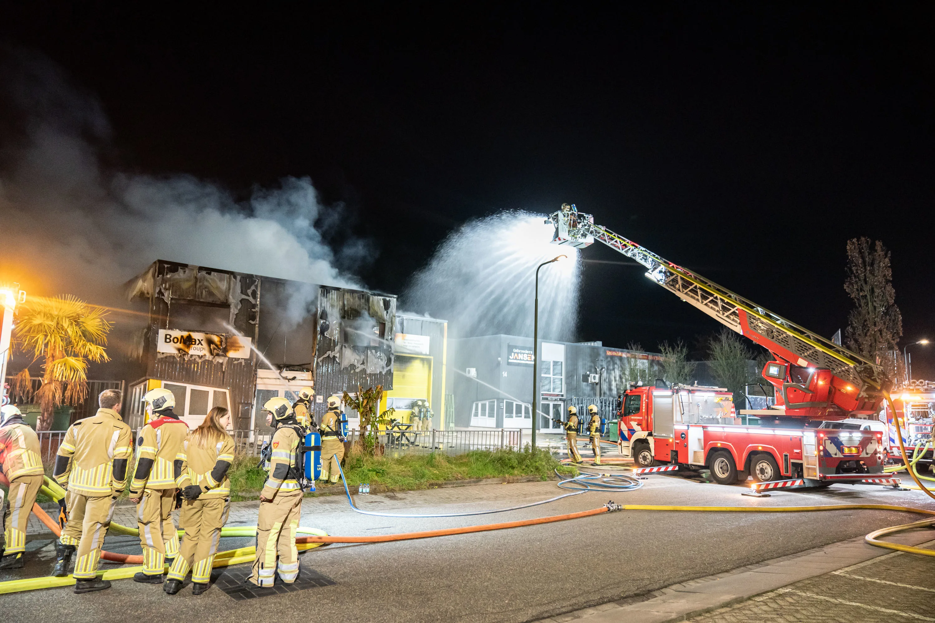 Grote brand bij metaalverwerkingsbedrijf in Bunnik onder controle
