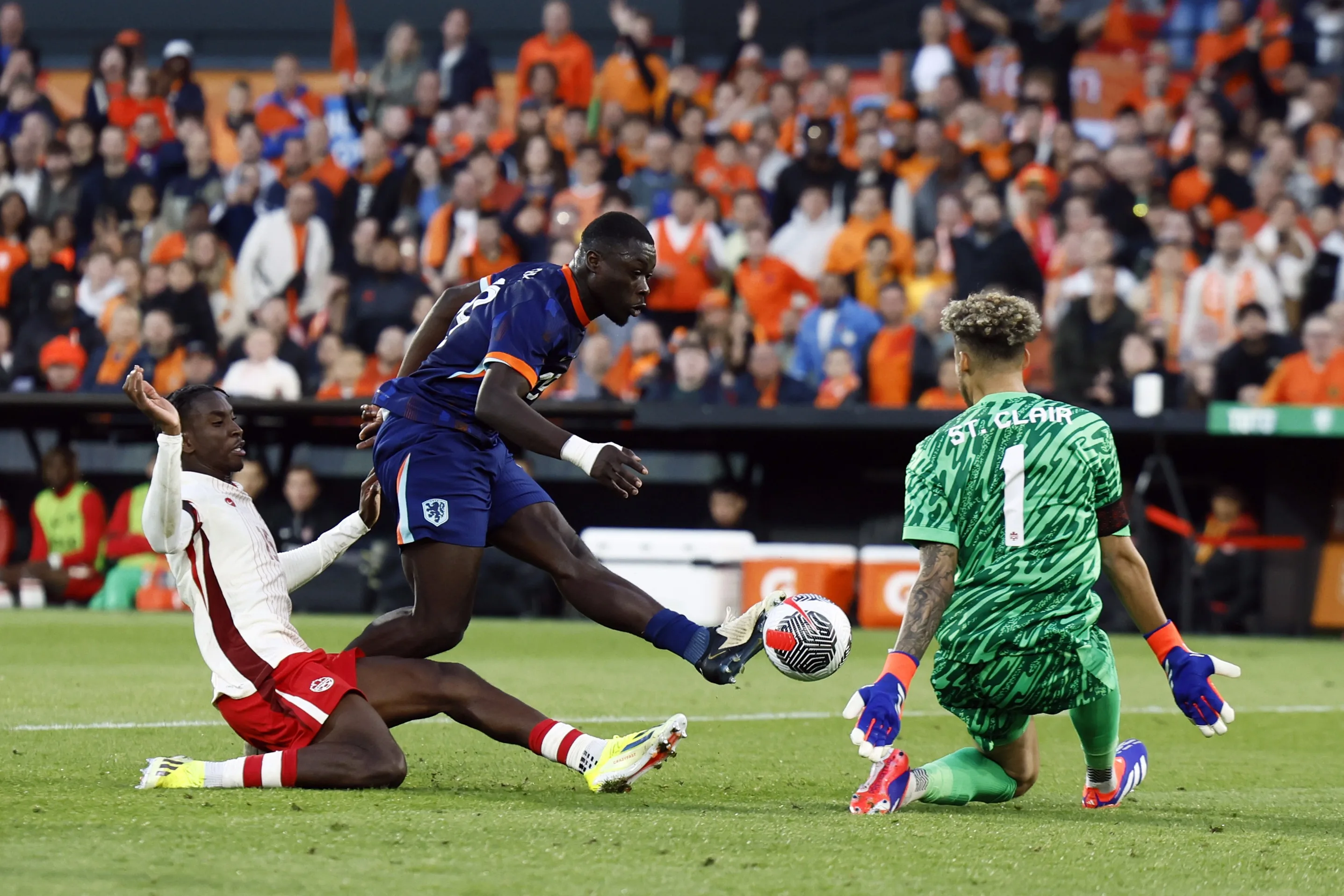 Oranje wint met 4-0 in EK-test van Canada