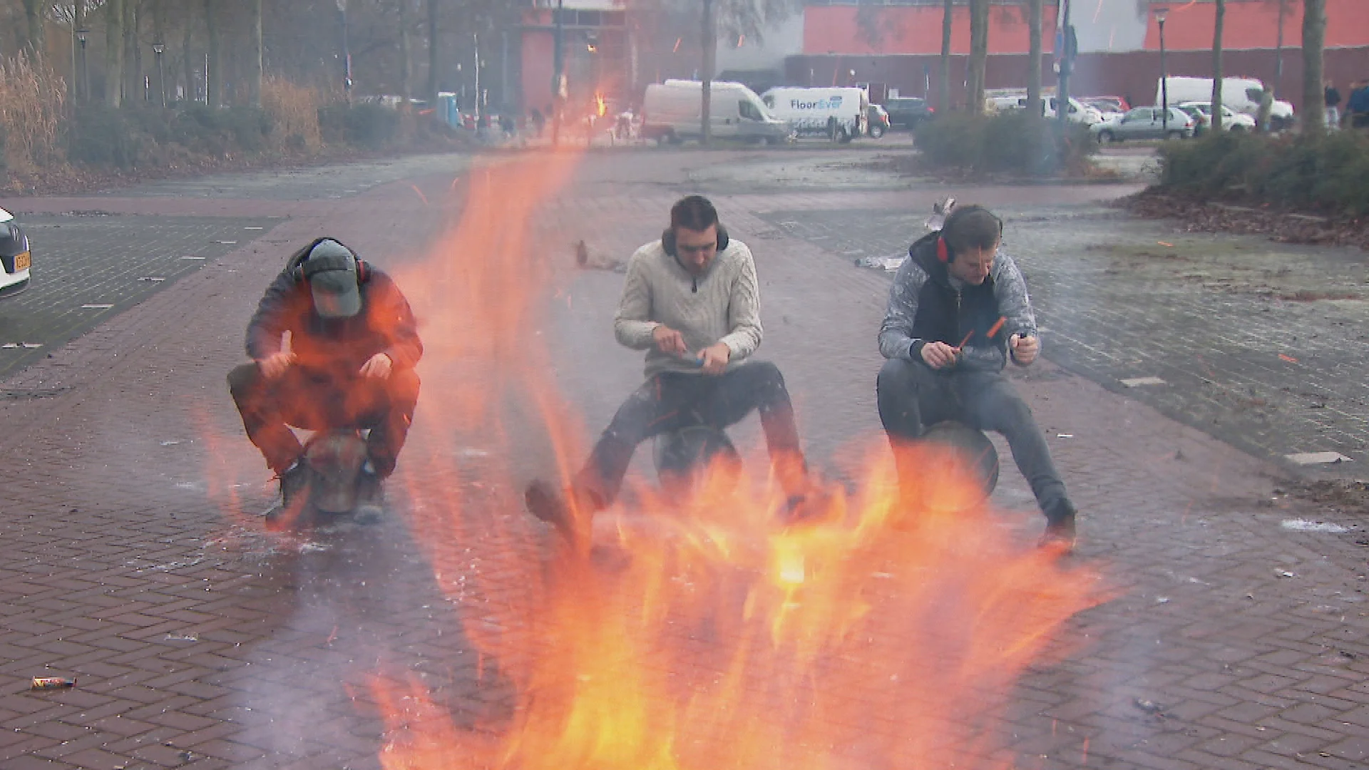 Knallend het oude jaar uit: kilo’s carbid vliegen door de lucht