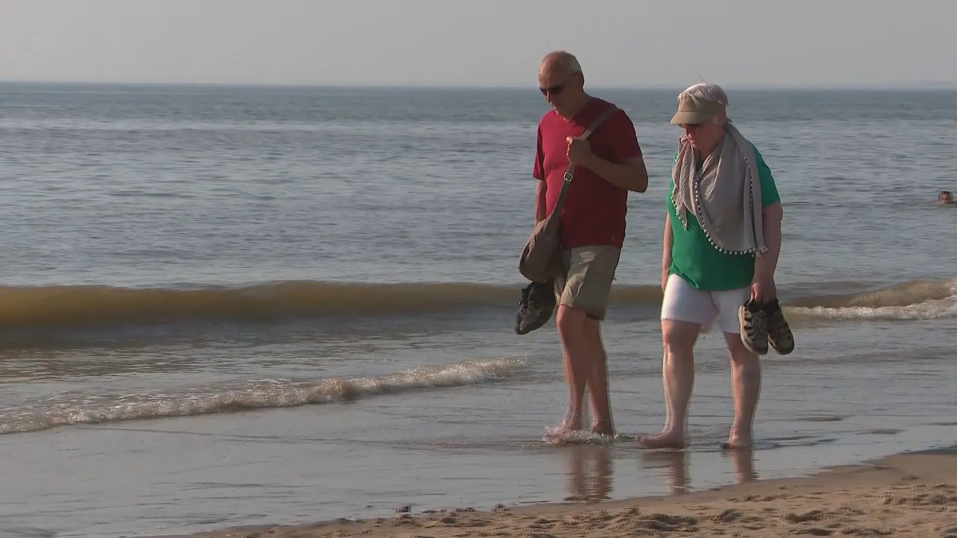 Ploeteren over Zeeuwse stranden tijdens Strandvijfdaagse: 'Liefde voor Zeeland gaat maar door'