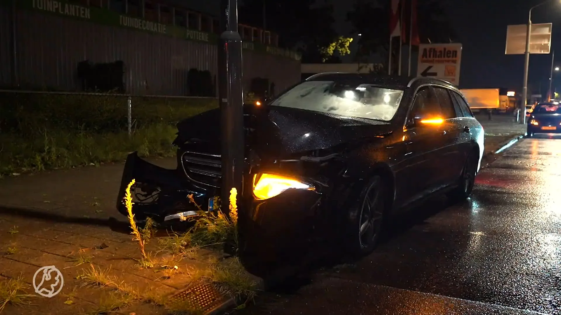 Noodweer teistert Breda: gecrashte auto's en drijvende putdeksels