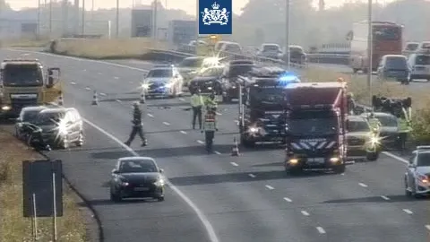 A4 en A12 dicht vanwege zware ongelukken met meerdere auto's, files lopen snel op