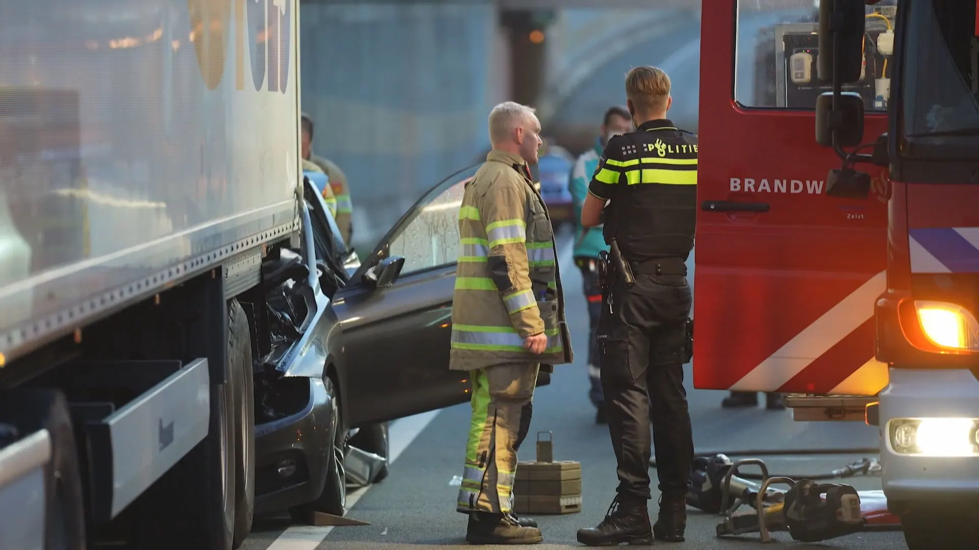 Automobilist overleden na ongeluk met vrachtwagen op A28