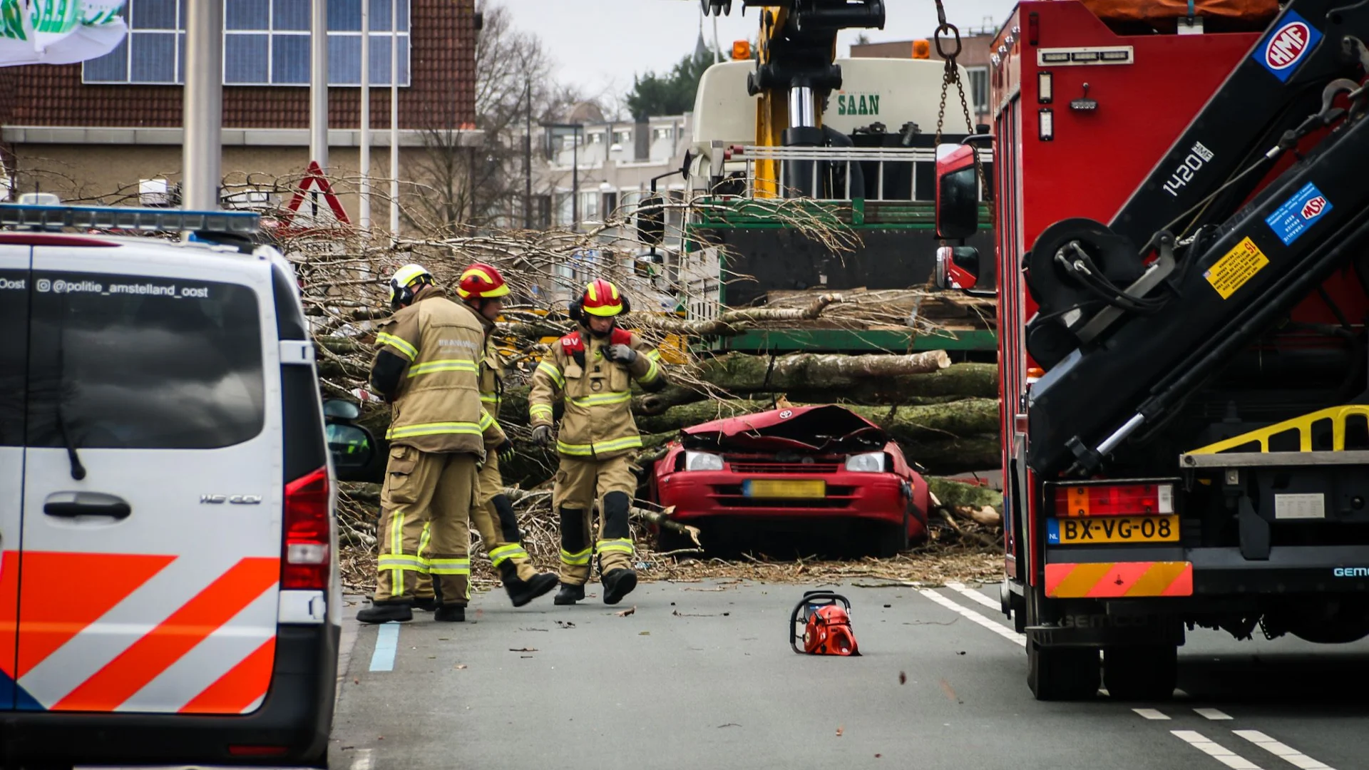 Twee doden door omvallende bomen in Amsterdam en Diemen