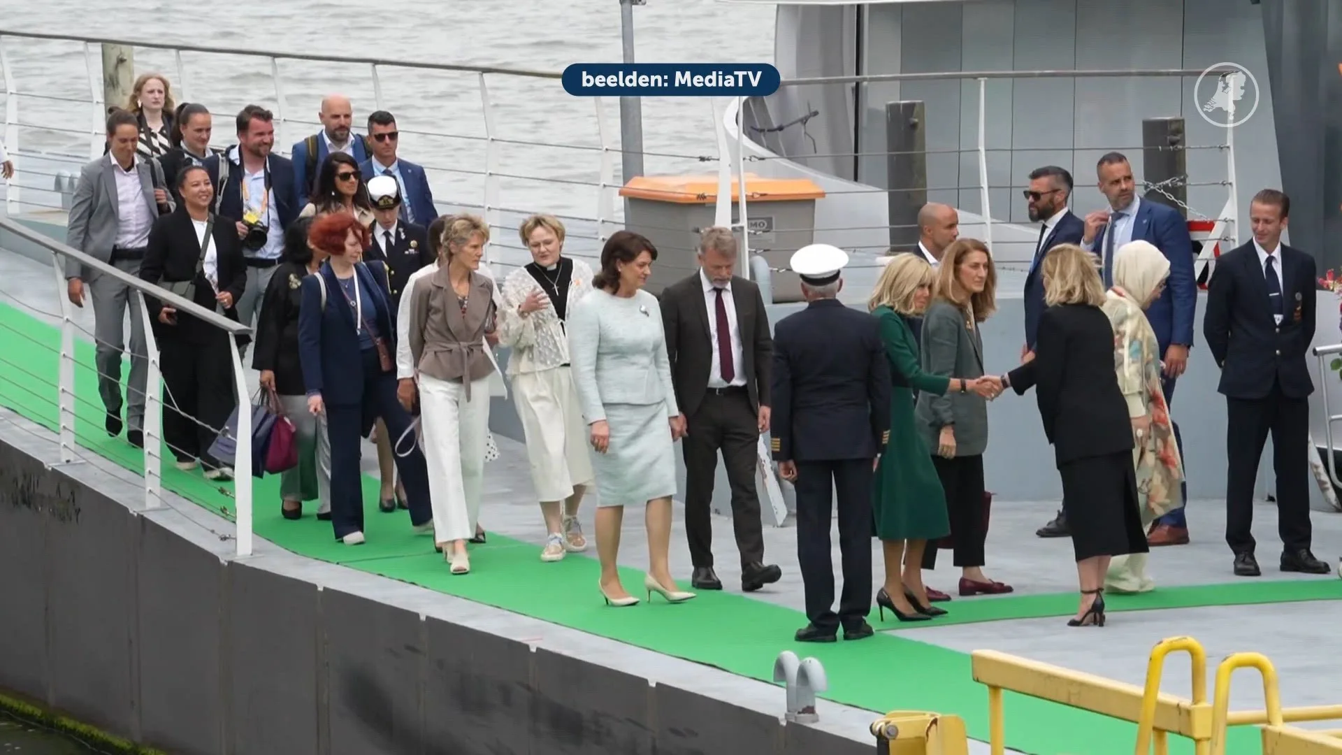 Máxima leidt partners van NAVO-leiders rond in Rotterdam