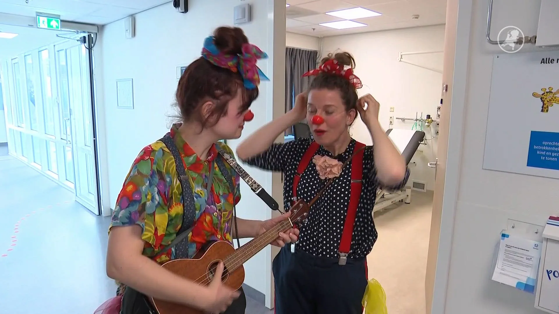 Geen mondkapje, maar een rode feestneus aan bed: CliniClowns krijgen nieuwe rol