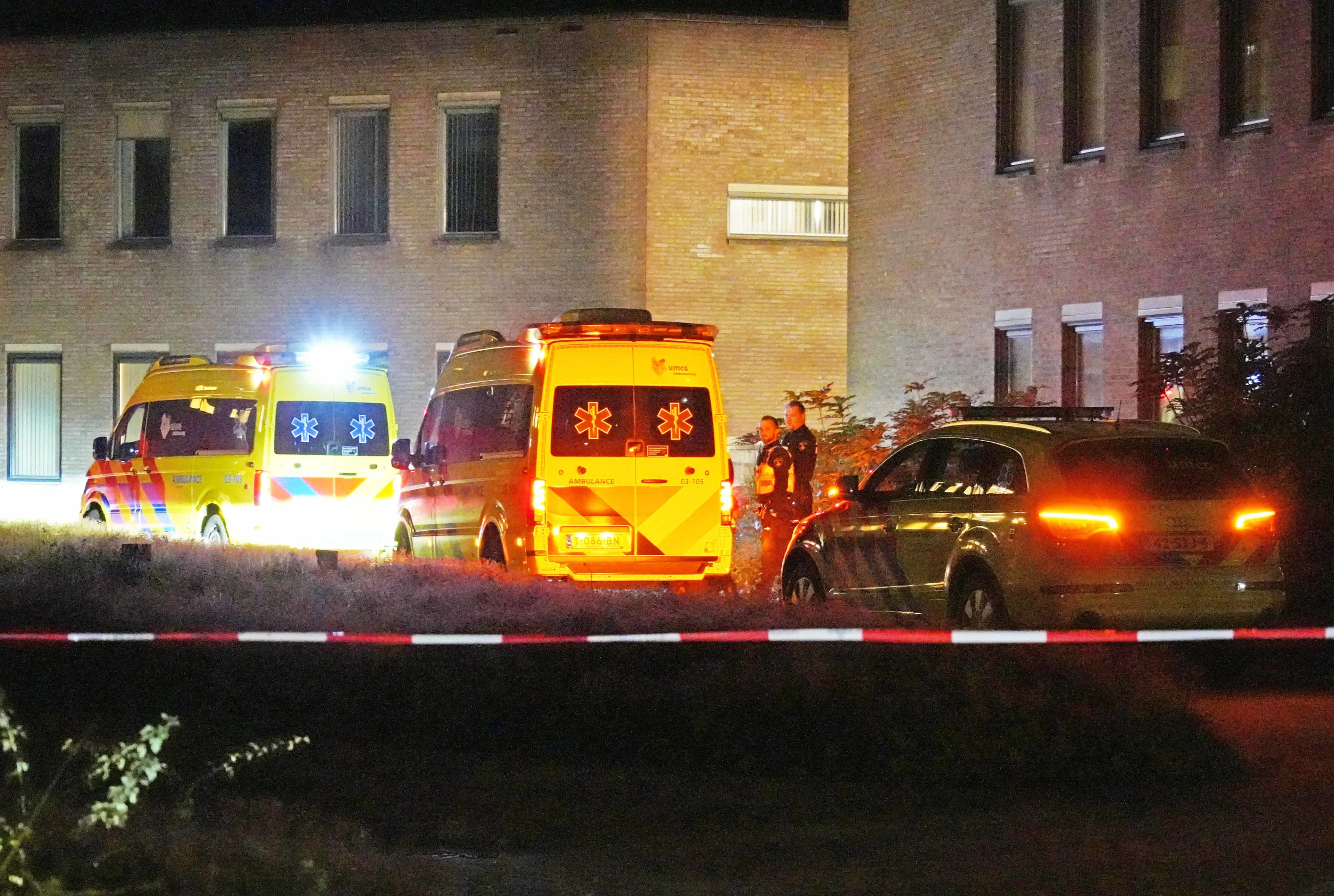 Dode en zwaargewonde gevonden in bedrijfspand in Assen