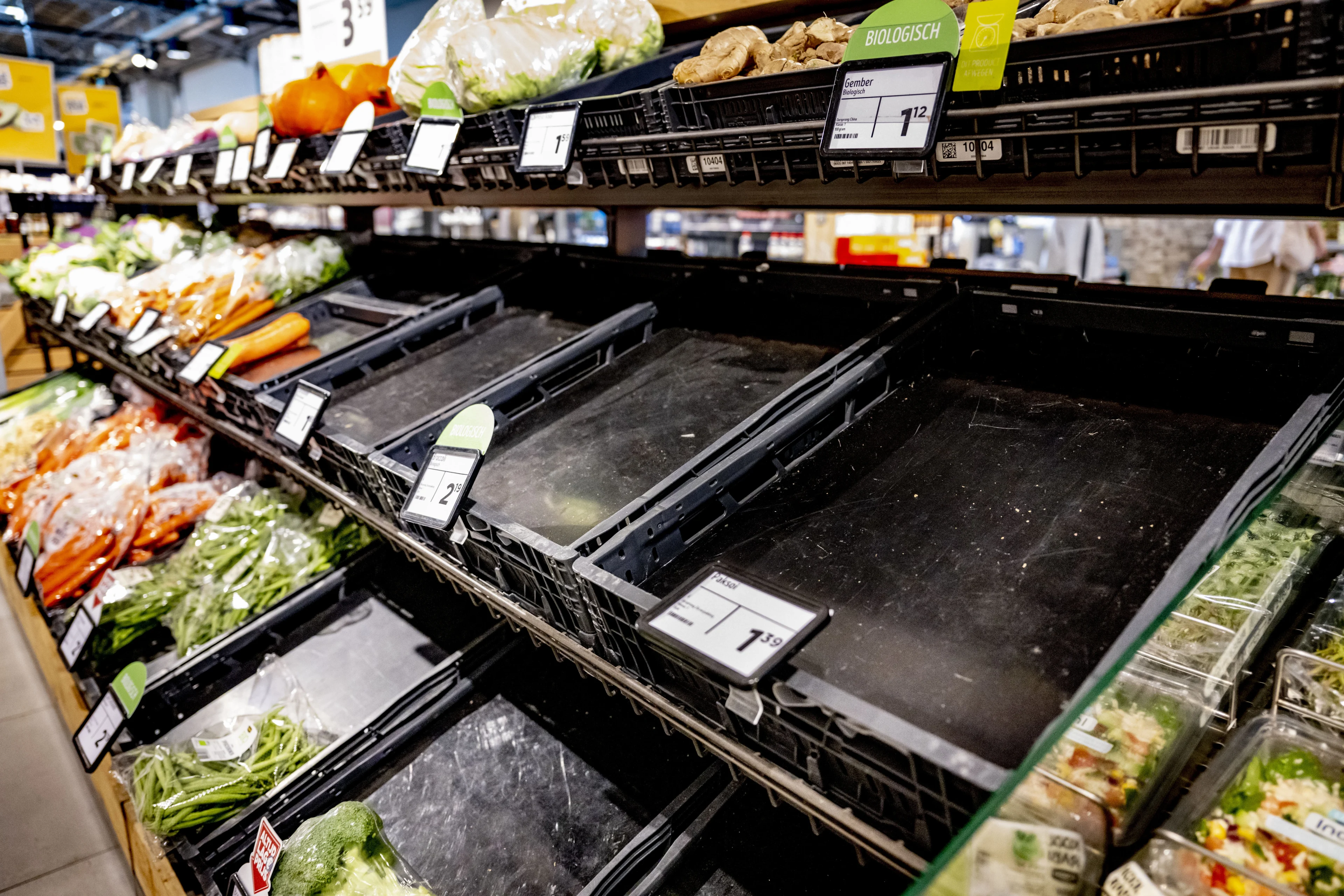 Lege schappen door winterweer: supermarkten beloven snelle bevoorrading