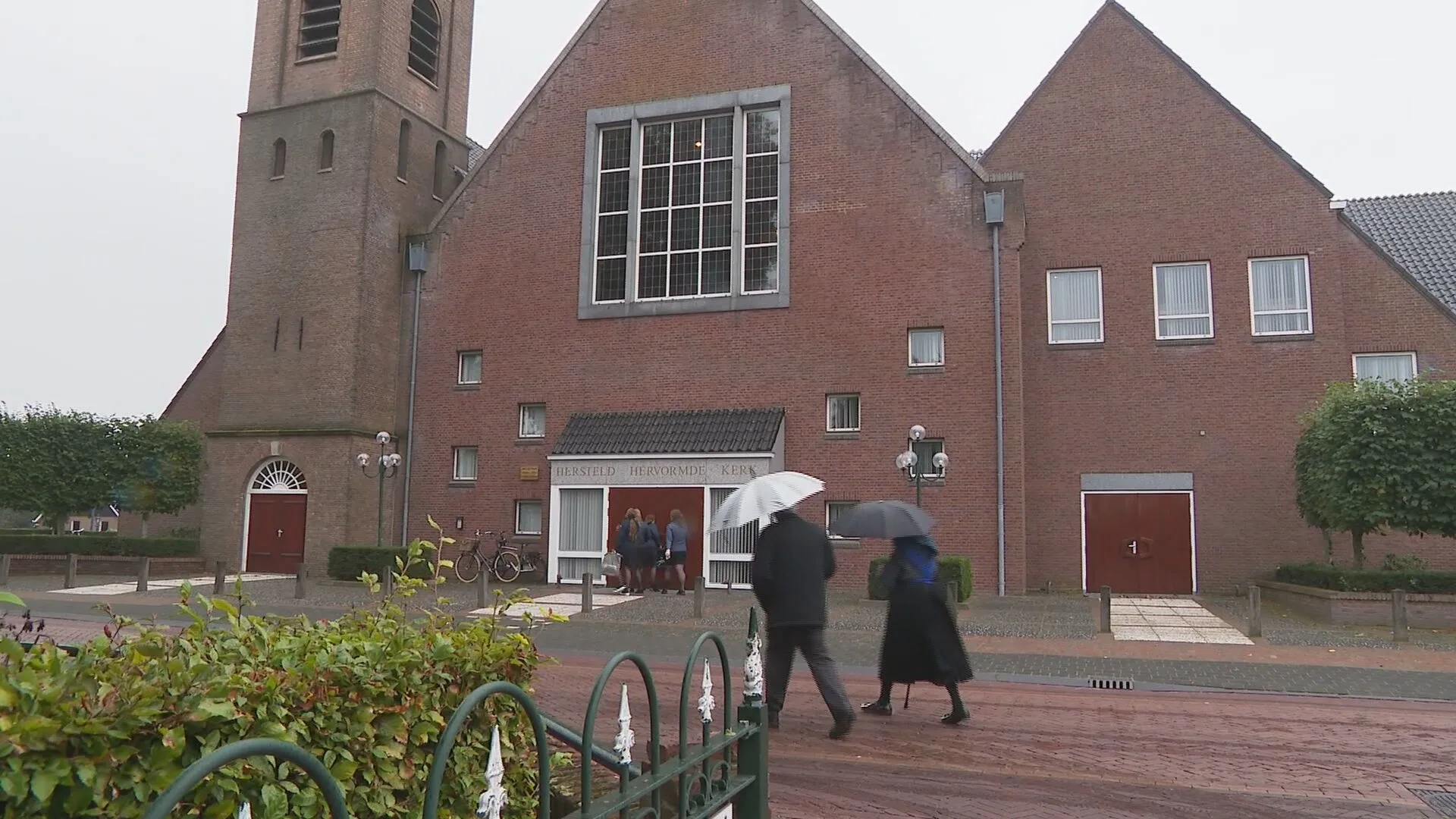 Met 600 man in de kerk: 'Coronavirus stoppen belangrijker dan vrijheid om godsdienst uit te dragen'