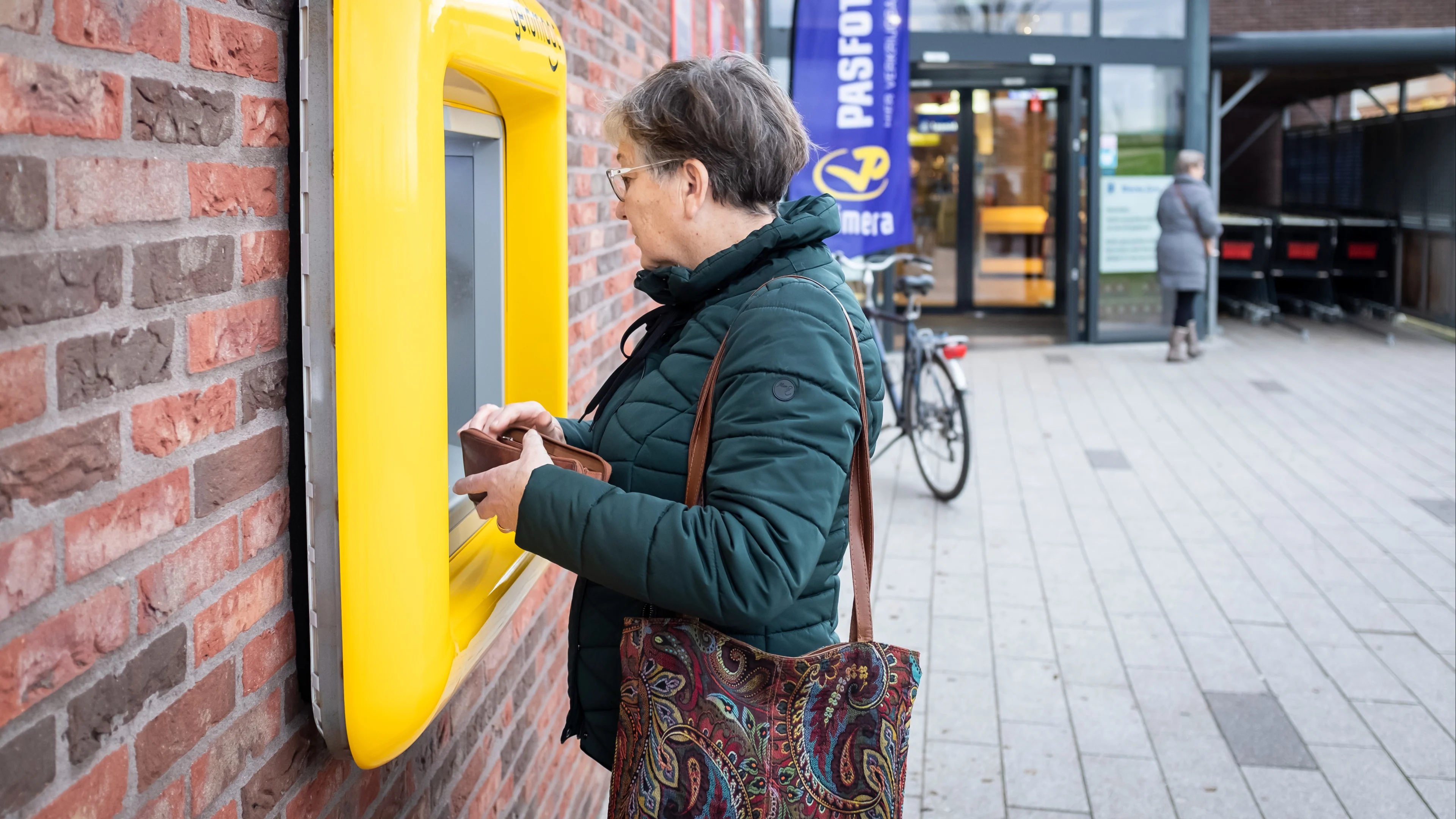 Geen bankpas meer nodig: ING-klanten kunnen nu geld opnemen met cashcode