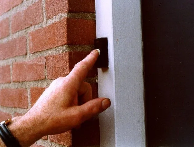 Oudere vrouw (93) bestolen van sieraden na babbeltruc 'zorgmedewerker'