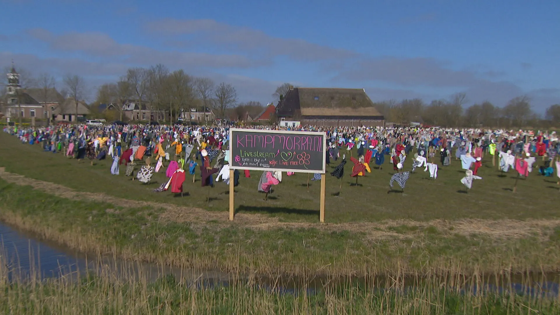 Duizenden poppen in weiland Morra voor kinderen in vluchtelingenkamp Moria