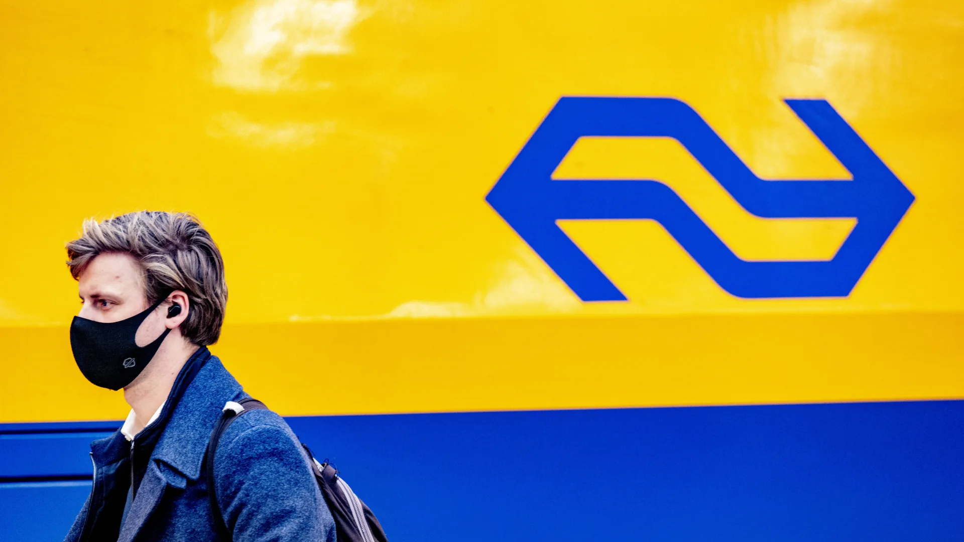 OMT adviseert: mondkapje in ov nodig om kwetsbaren te beschermen