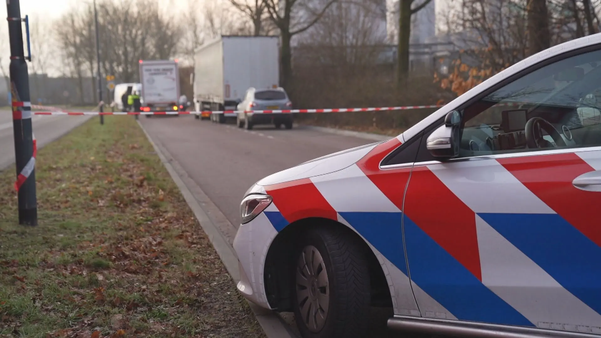 Chauffeur vindt gewonde vrouw naast fiets terwijl 'iedereen doorreed'
