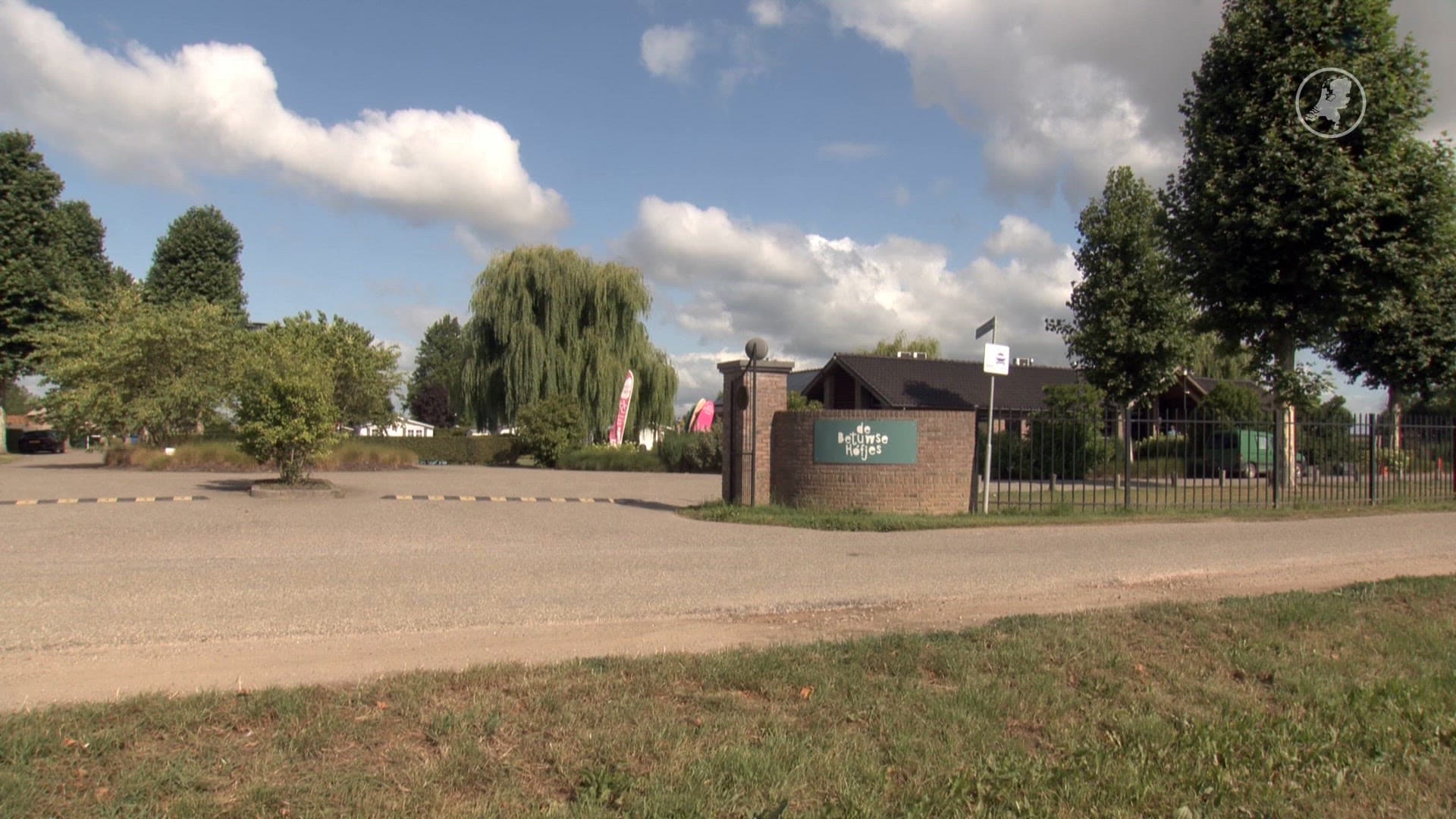 Persoon overleden in woning in Kesteren, vier verdachten aangehouden