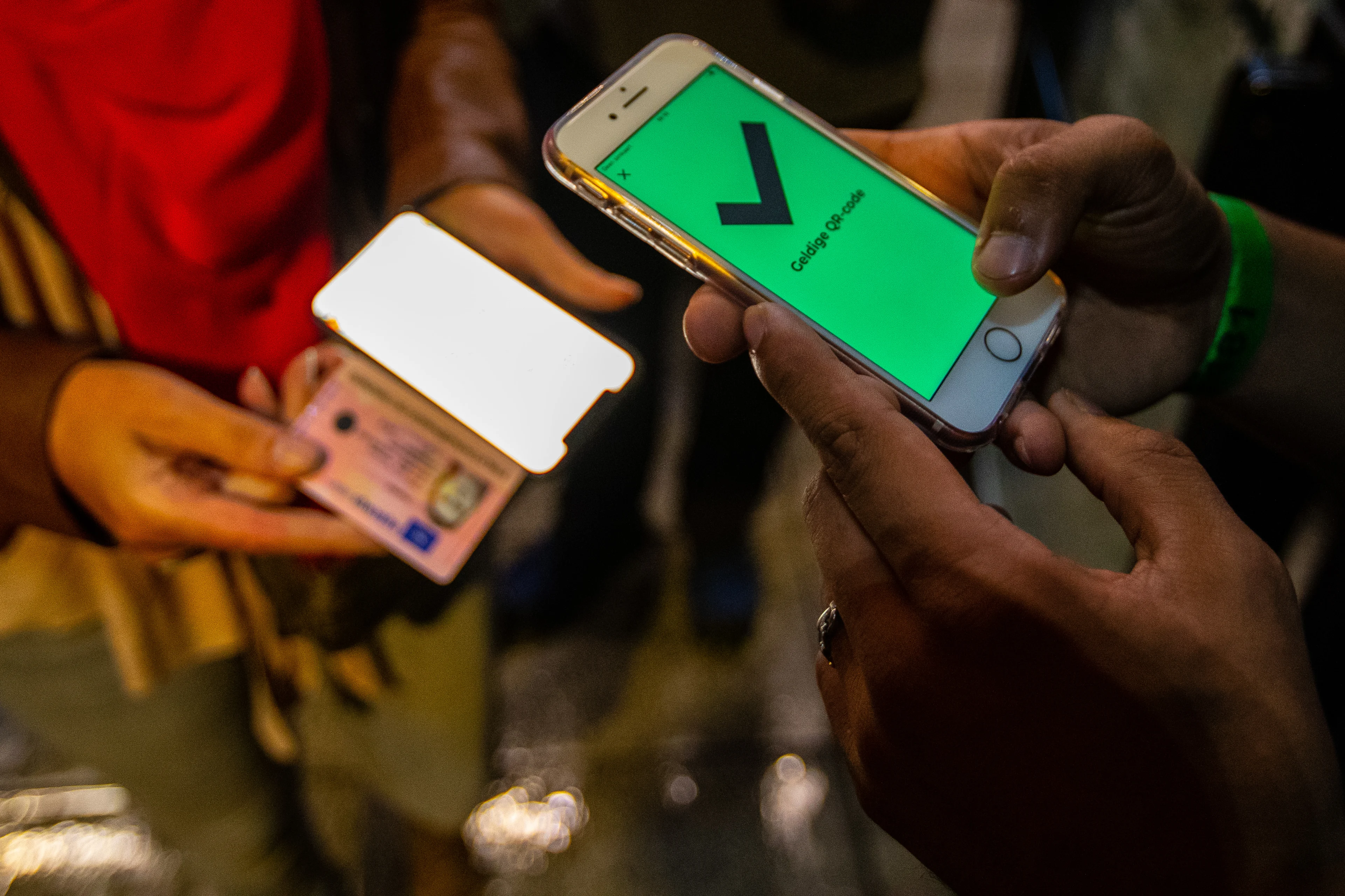 Nederlanders frauderen met valse coronapapieren in Duitsland