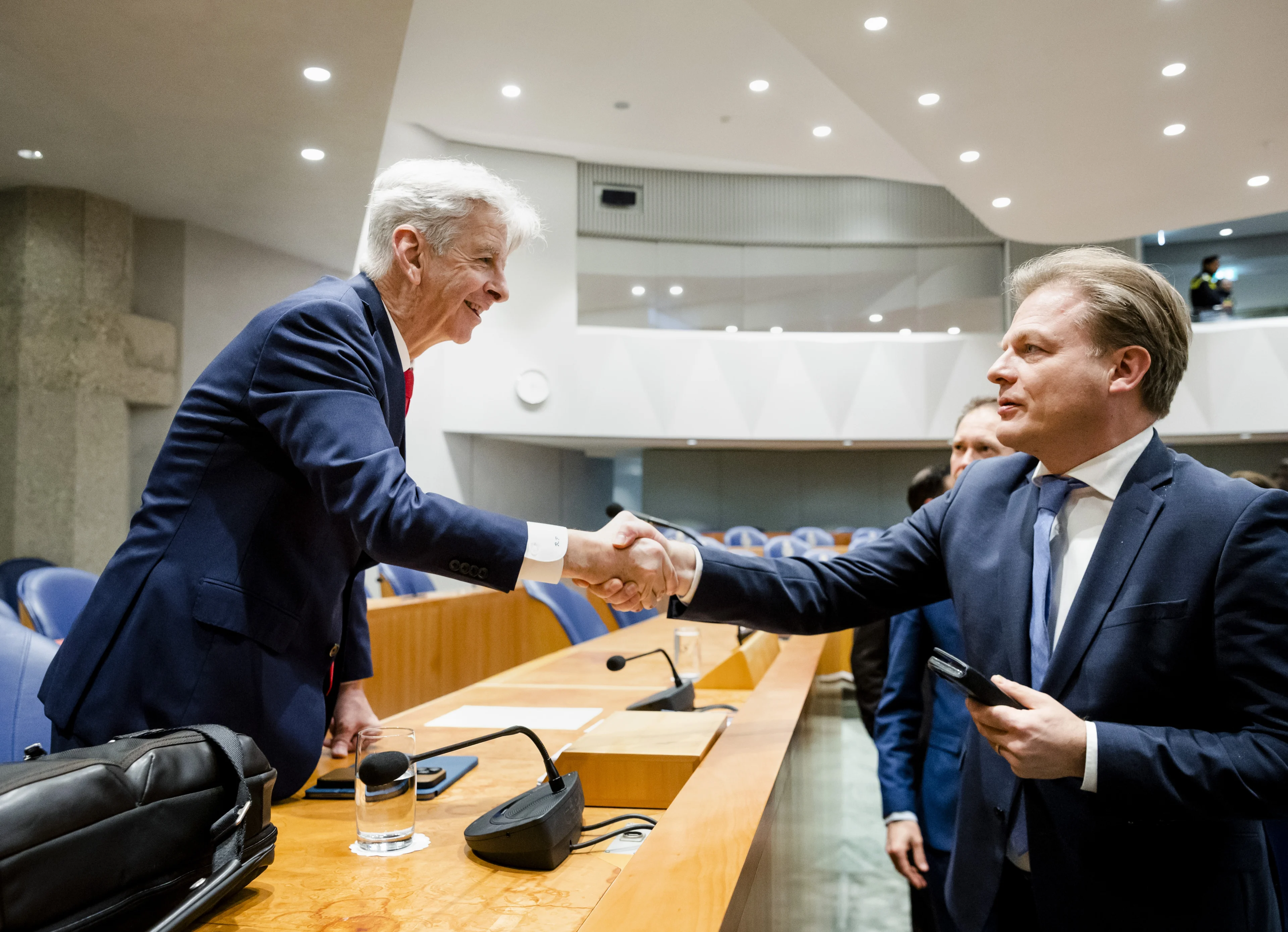 NSC-jongeren zetten zich af tegen premierschap Plasterk: 'Rug recht houden!'