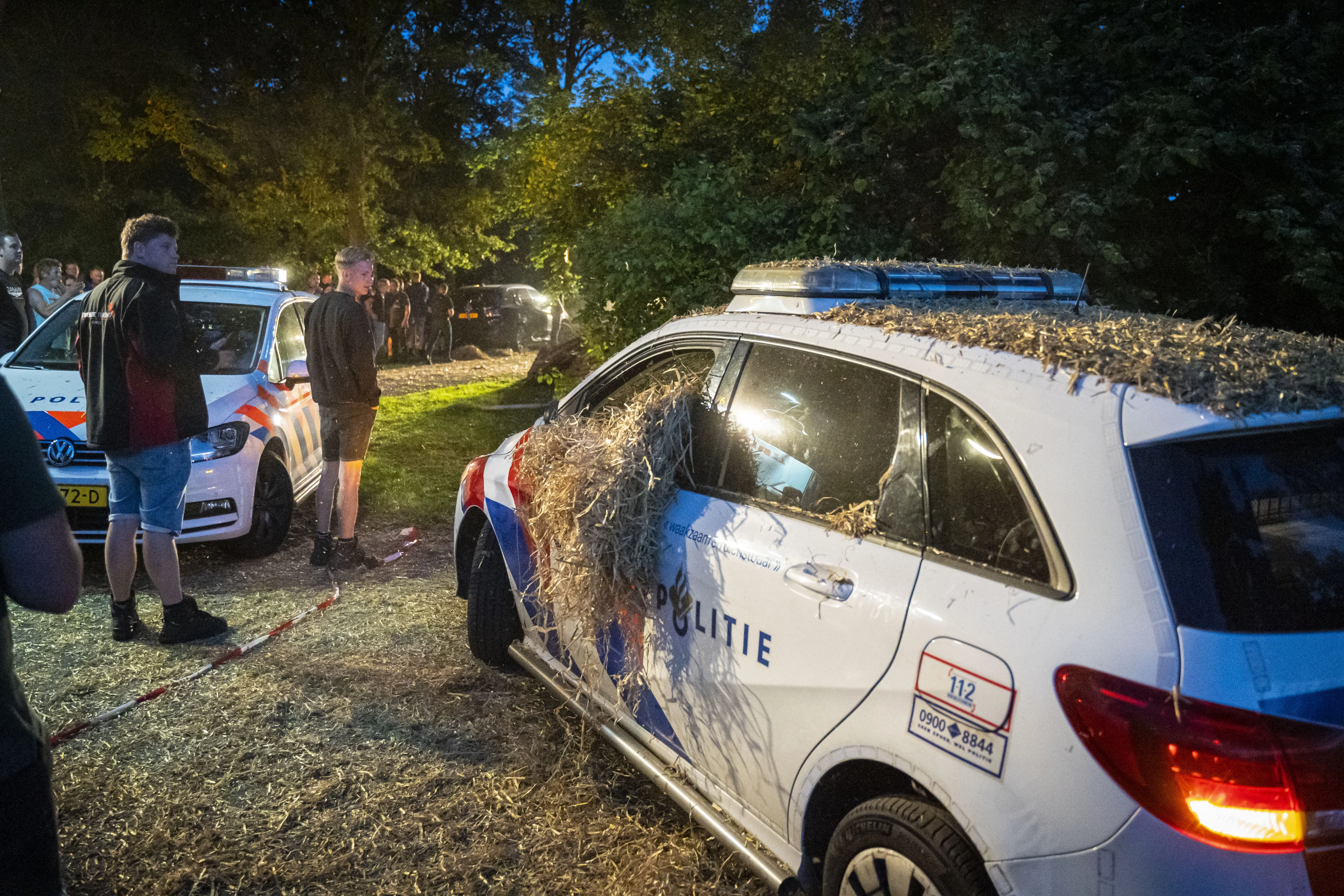 Politie dreigt beelden rellende boeren bij huis minister openbaar te maken