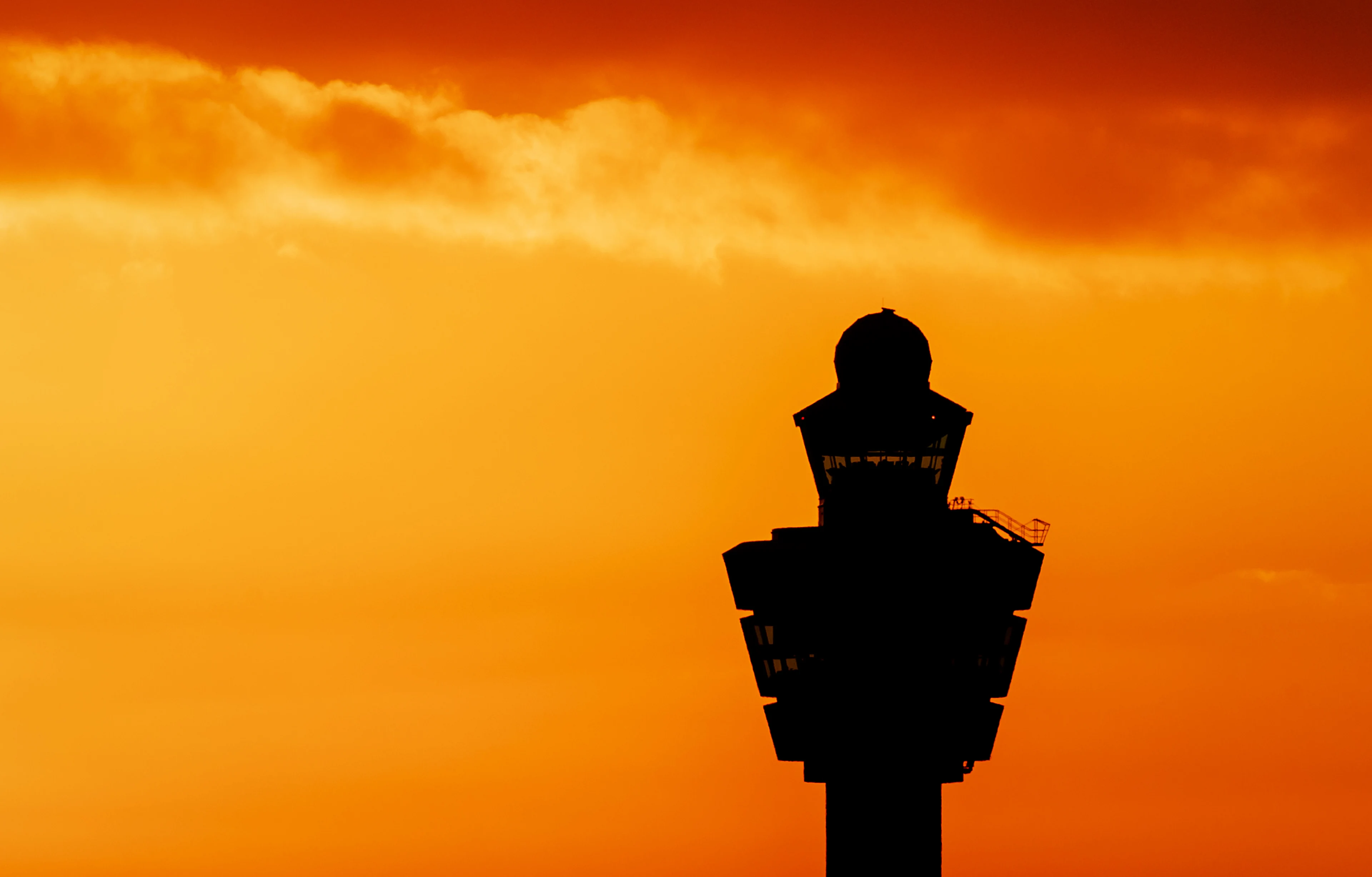 Drie mannen stelen voor 3 miljoen euro aan elektronica uit loods Schiphol