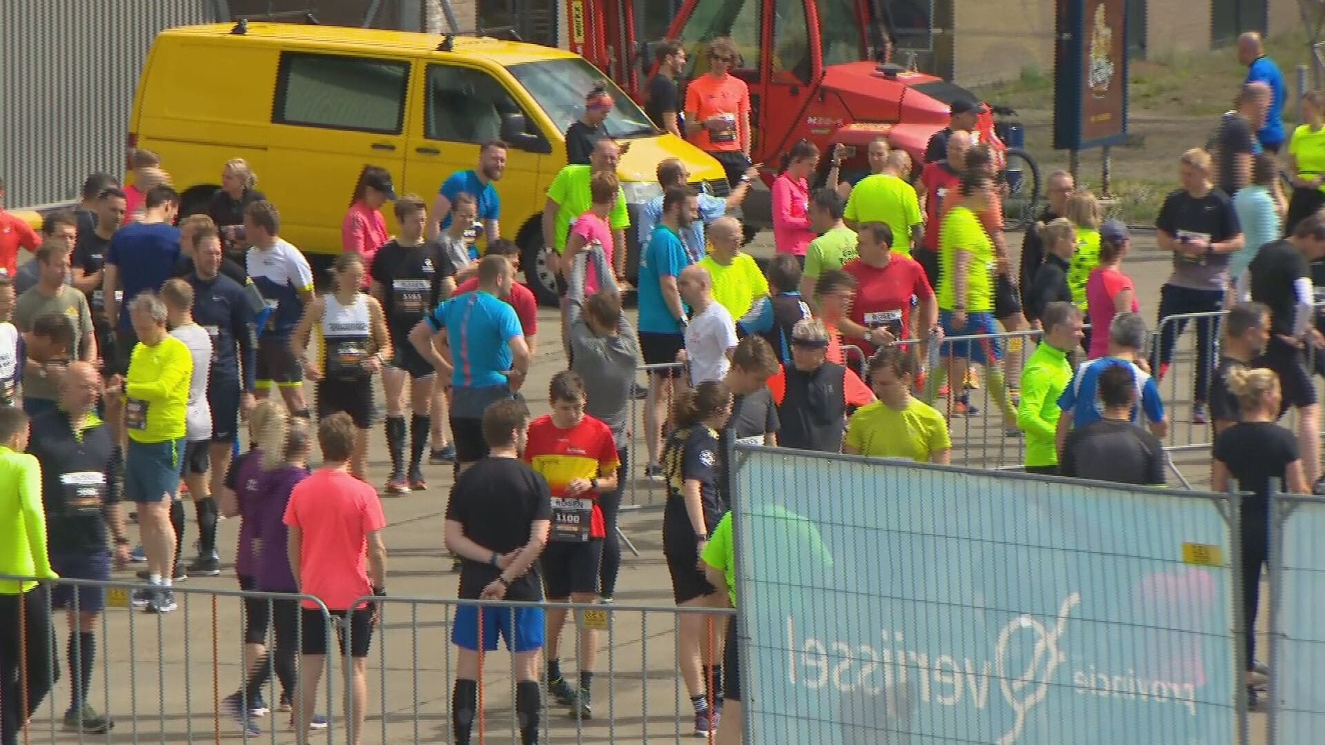 Duizenden hardlopers in Enschede deden even alsof de coronacrisis voorbij was