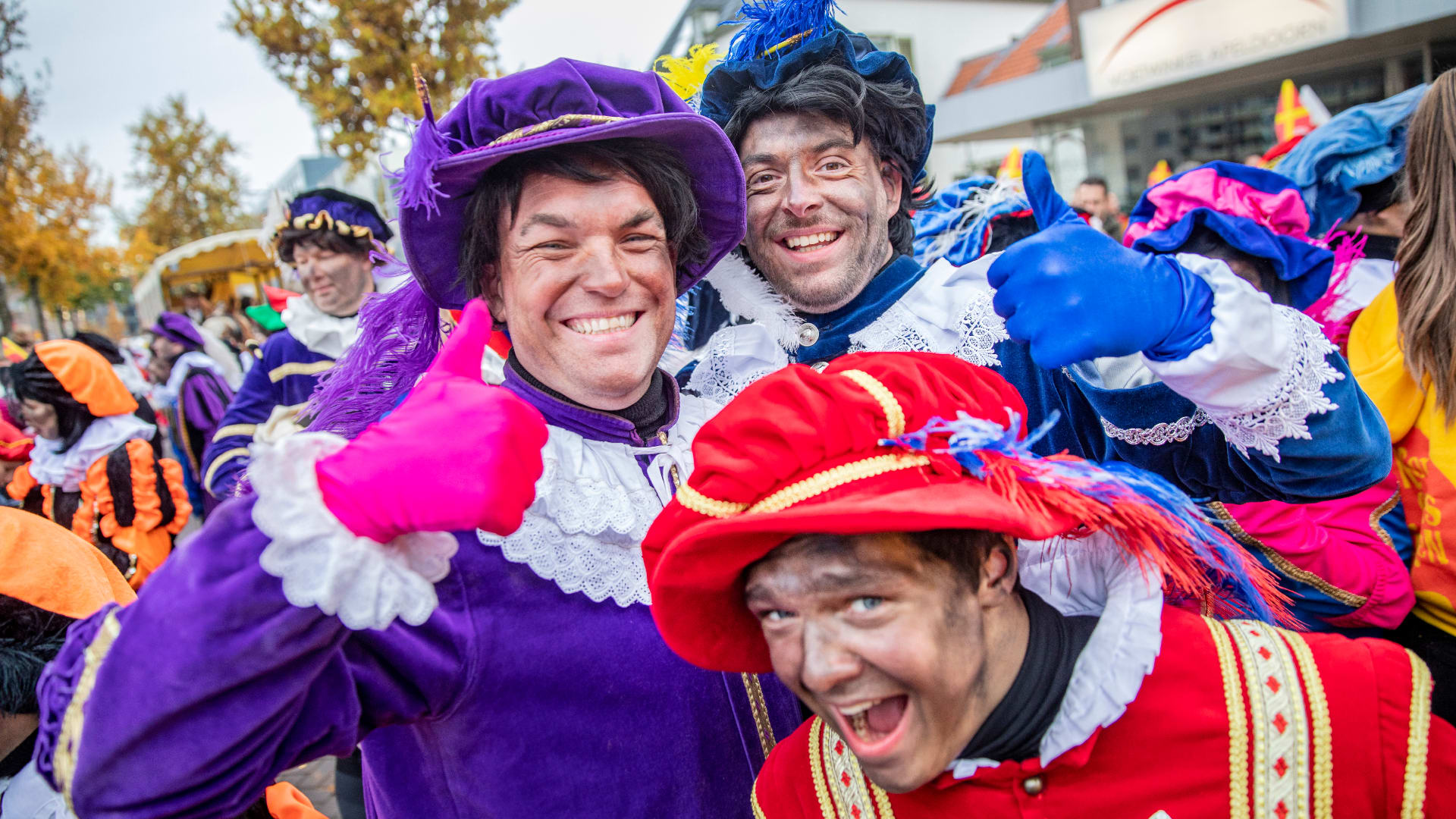 Kick Out Zwarte Piet: geef alleen racismevrije intochten nog subsidie