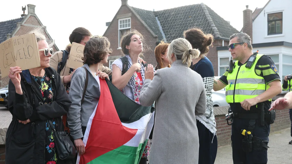 Toch pro-Palestinademonstratie in Katwijk, bewoners pakken borden af
