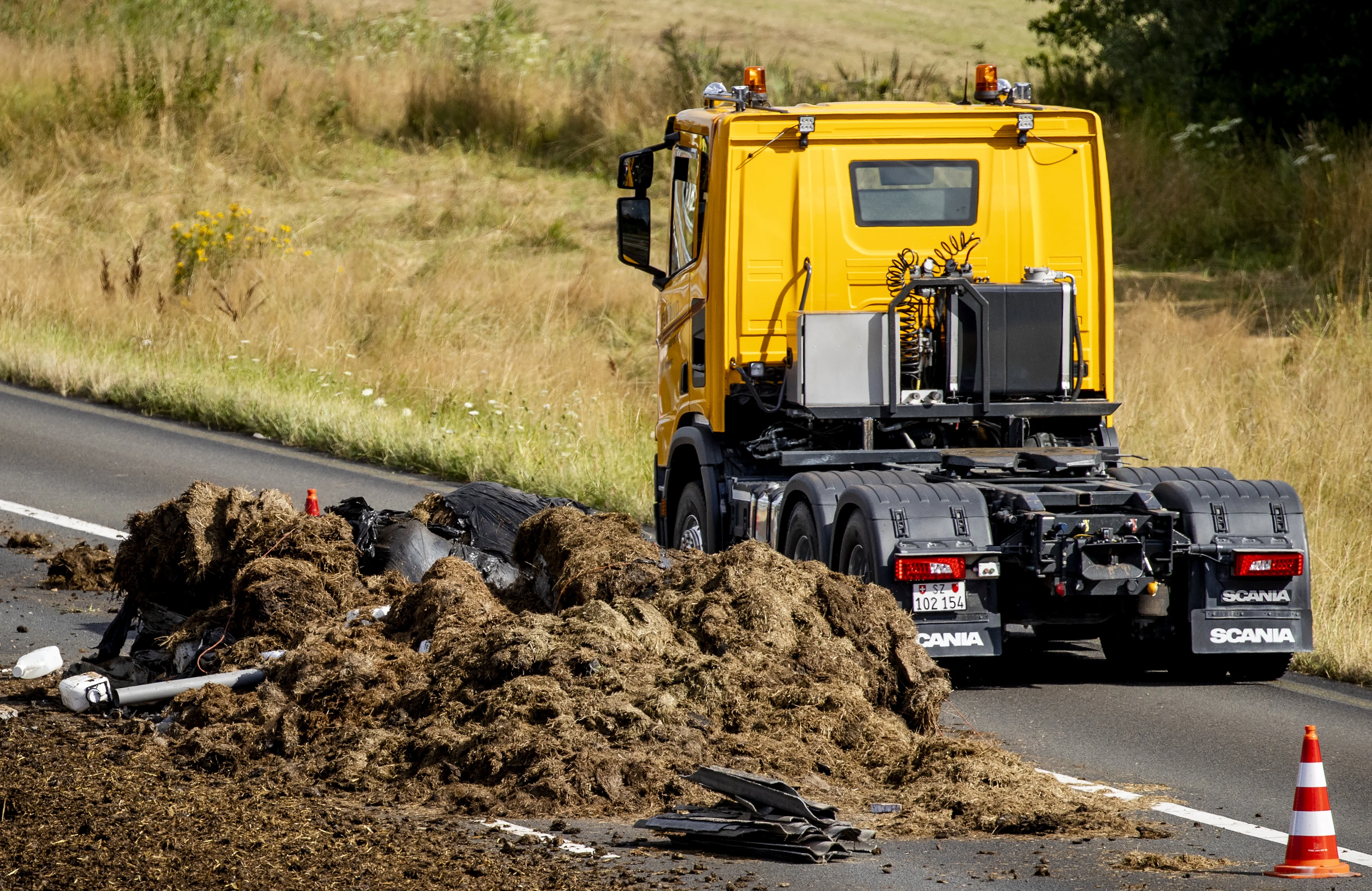 Politie zoekt inzittenden auto in onderzoek afvaldumping snelwegen