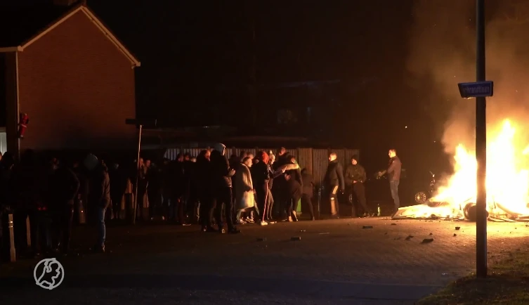 Twee aanhoudingen na ongeregeldheden in Coevorden: wijk Poppenhare afgesloten