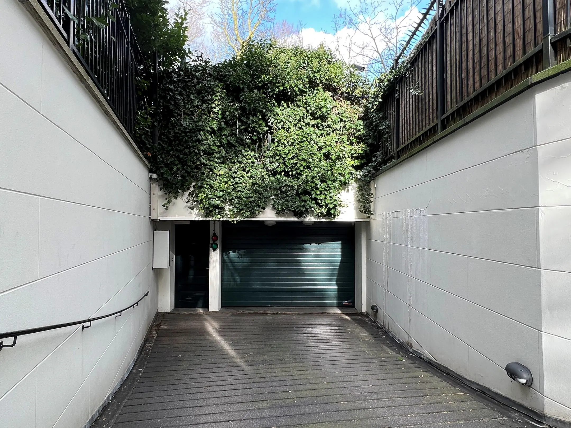 BIZAR: Parkeerplek in Amsterdam te koop voor prijs van een huis