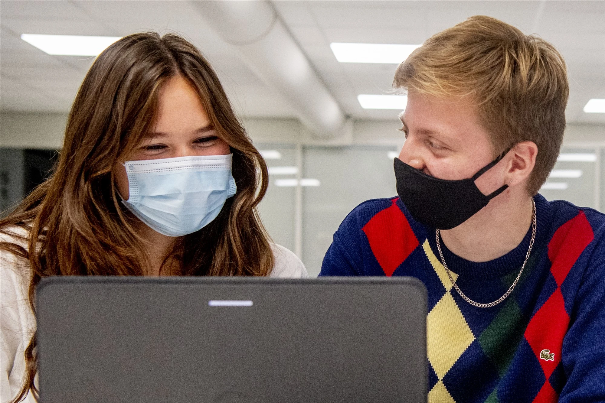 98,7 procent van scholieren slaagde in coronajaar voor eindexamen