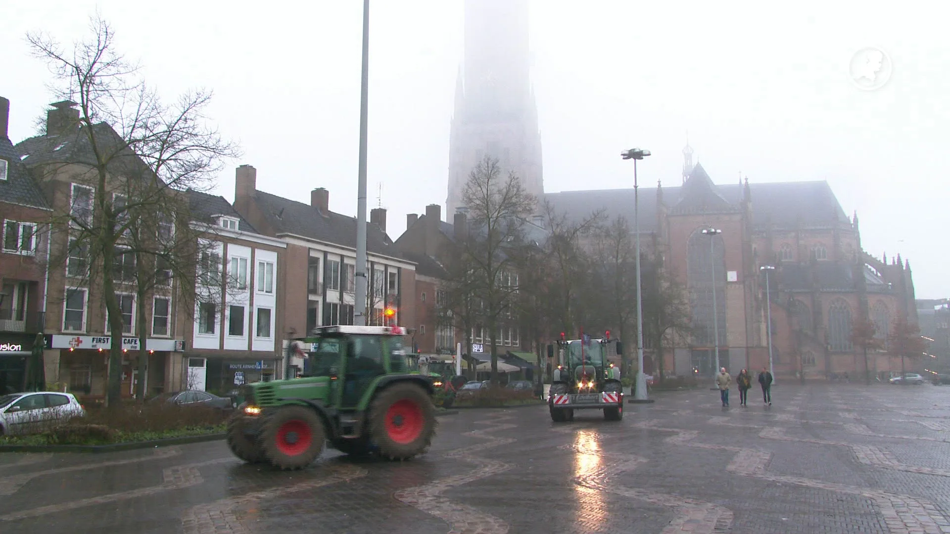 Uniek protest met levende dieren tegen wolvenbeleid bij provinciehuis