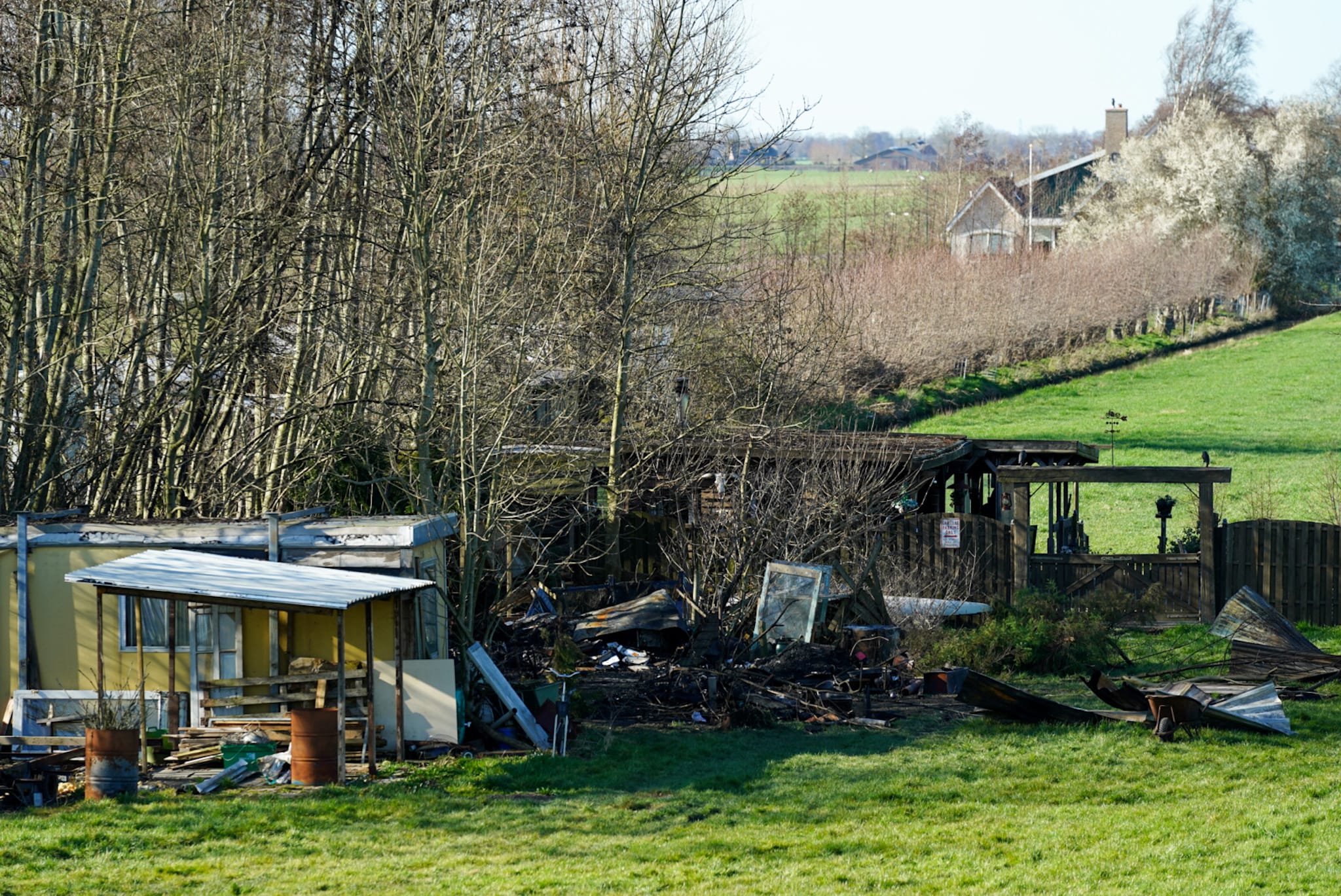 Politie vindt twee doden na brand wooncaravan in Lopik