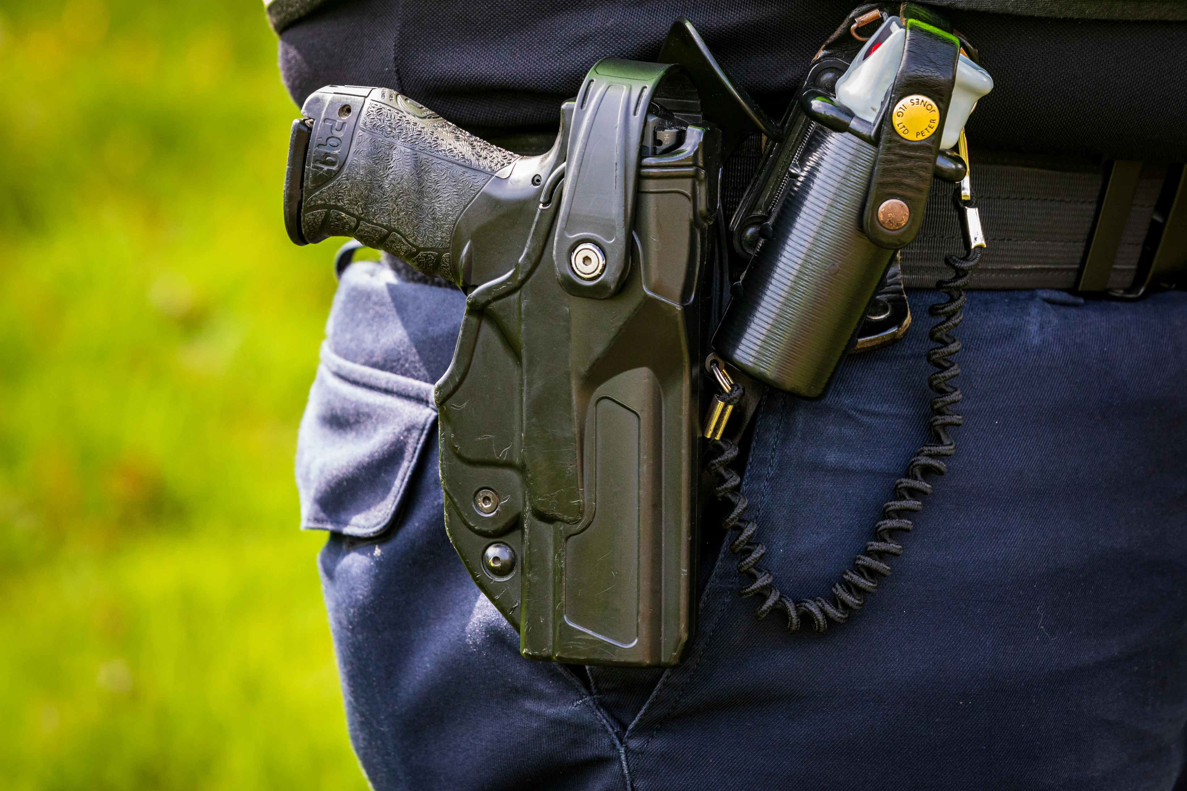 Man mishandelt vrouw in Breda en loopt rond met zwaard, politie lost waarschuwingsschot