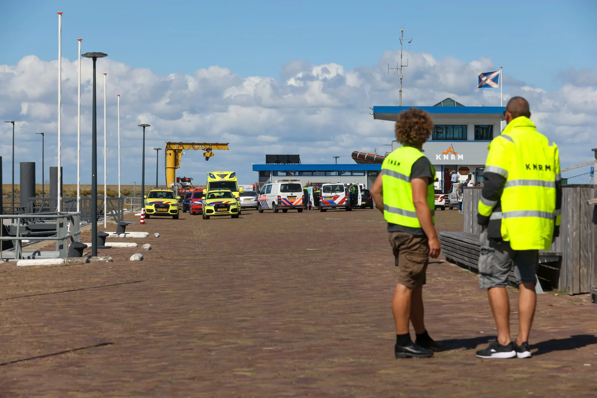 Ernstig gewonde op schip bij Terschelling door afbreken mast